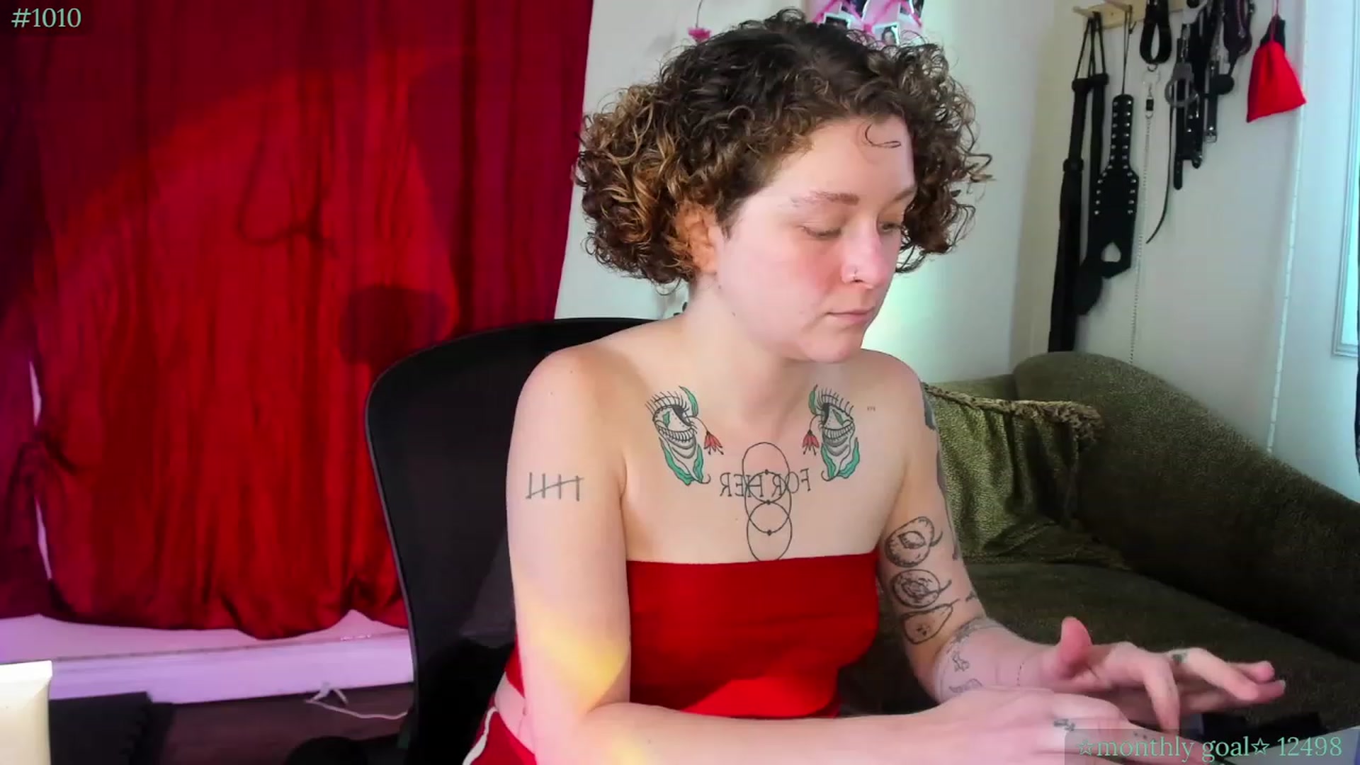 Gallery image thumbnail from PeachyQueen_'s myfreecams stream on, 09/19/2023, 19:14 image 8 of 20