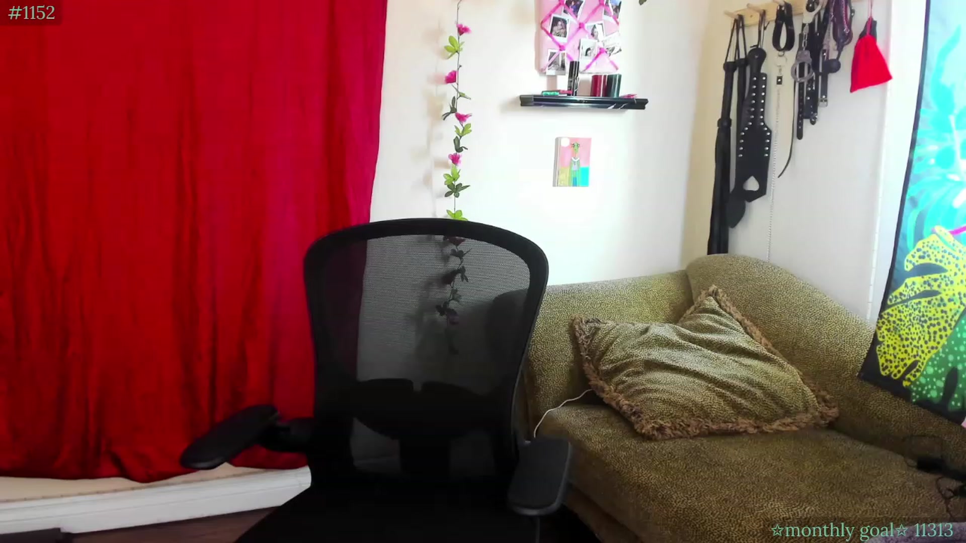 Gallery image thumbnail from PeachyQueen_'s myfreecams stream on, 09/22/2023, 19:24 image 13 of 20