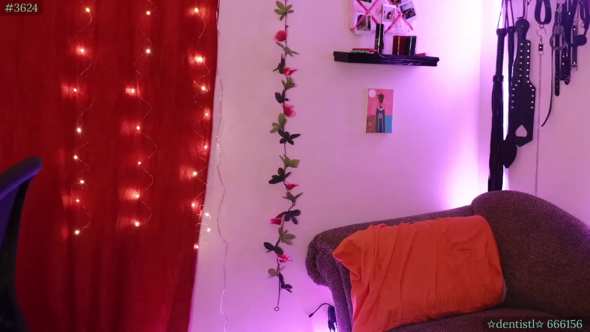 Gallery image thumbnail from PeachyQueen_'s myfreecams stream on, 10/03/2023, 06:31 image 4 of 20