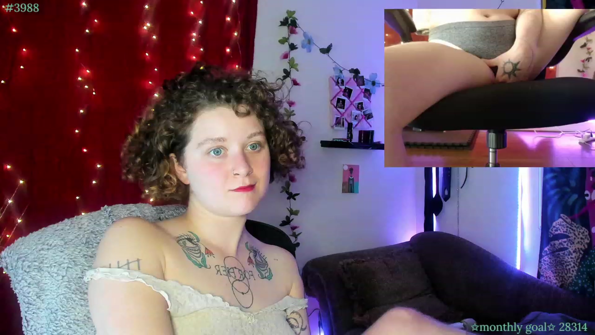Gallery image thumbnail from PeachyQueen_'s myfreecams stream on, 10/08/2023, 06:58 image 16 of 20