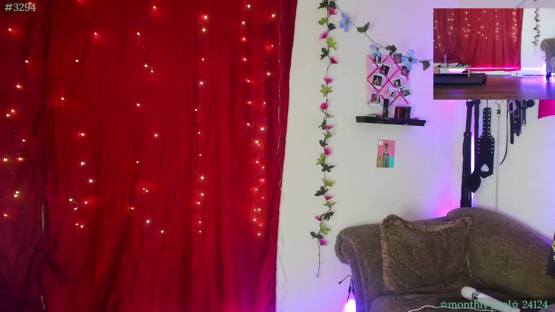 Gallery image thumbnail from PeachyQueen_'s myfreecams stream on, 10/17/2023, 19:12 image 7 of 20