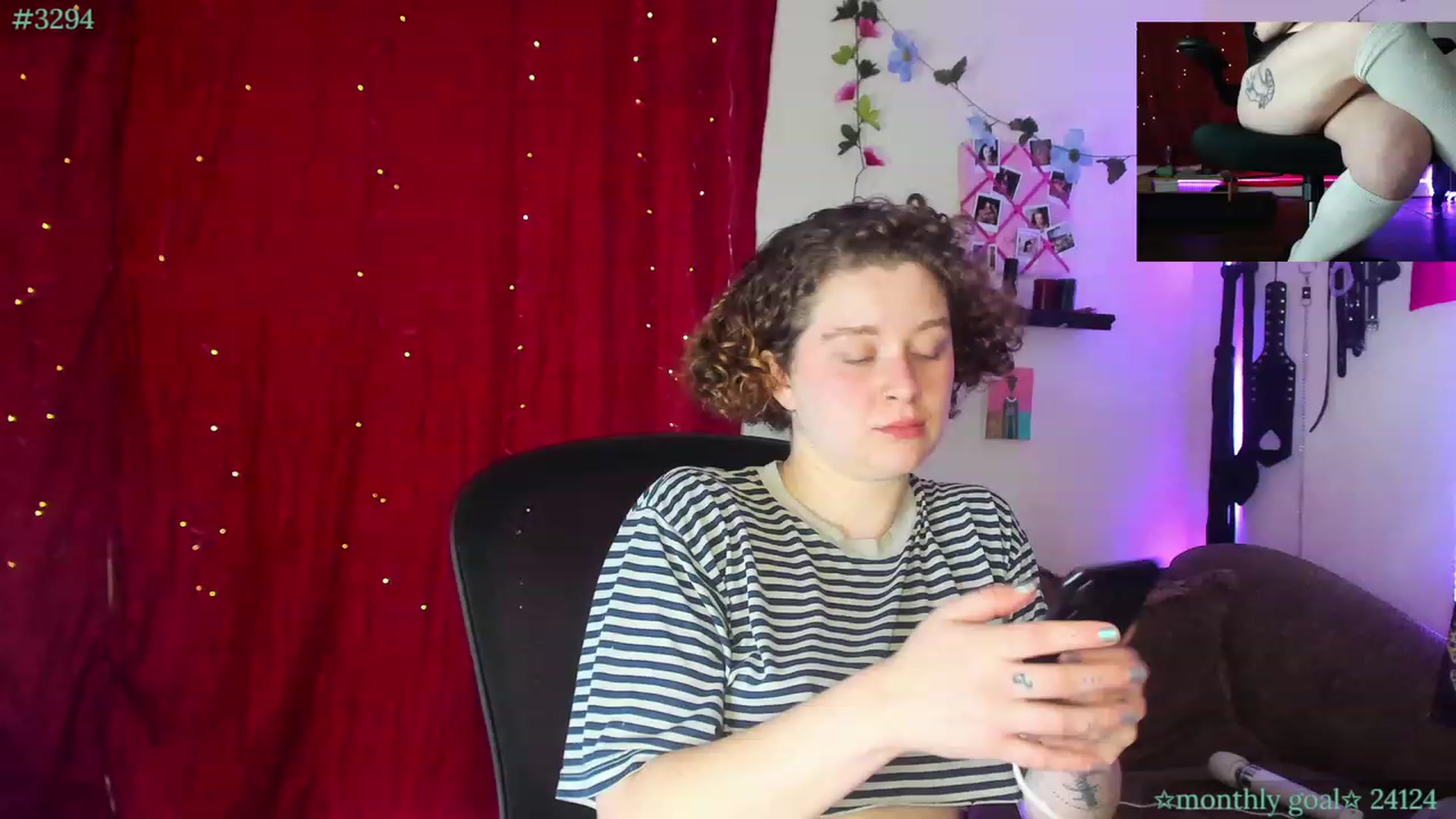 Gallery image thumbnail from PeachyQueen_'s myfreecams stream on, 10/17/2023, 19:12 image 8 of 20