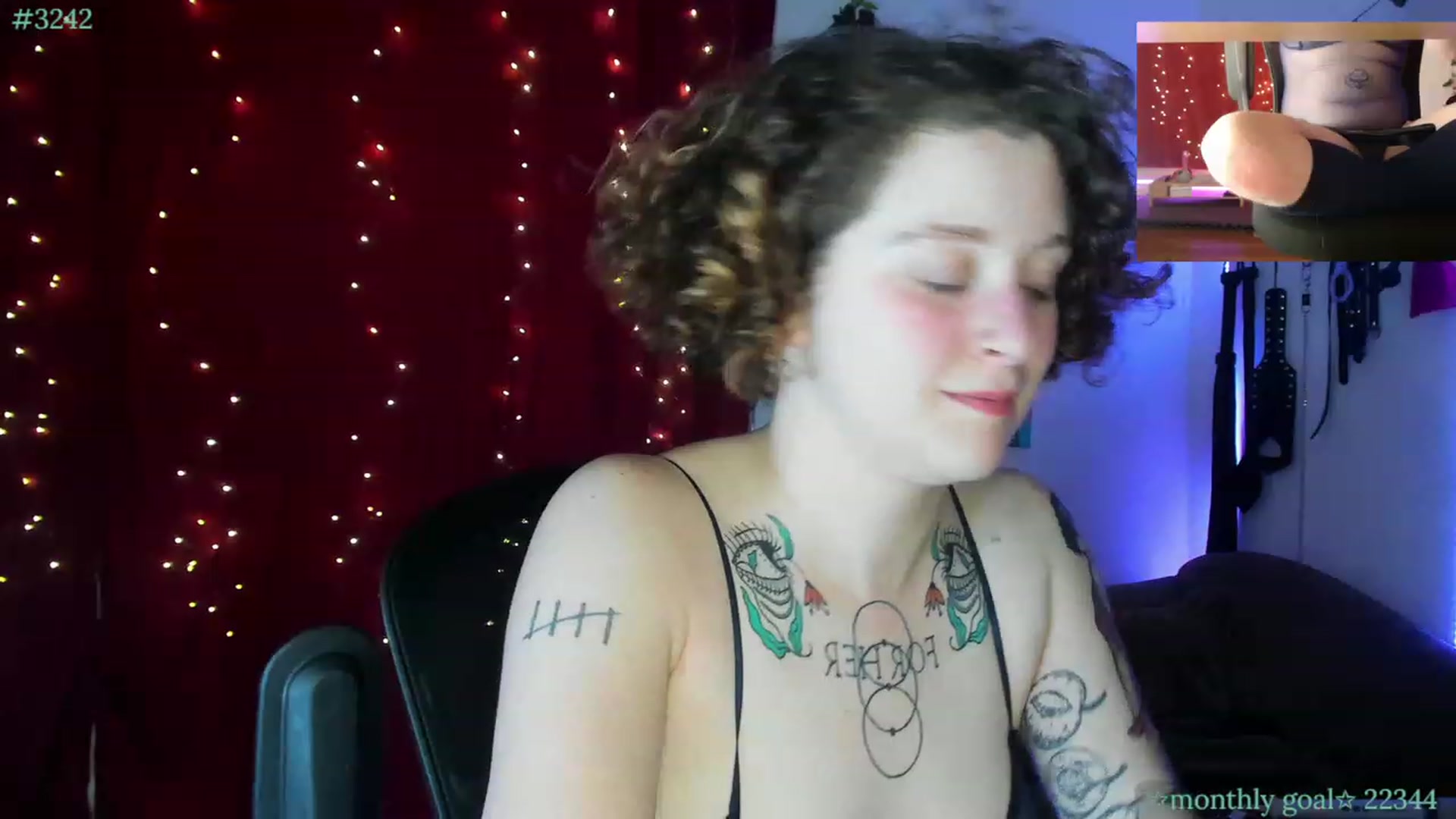 Gallery image thumbnail from PeachyQueen_'s myfreecams stream on, 10/23/2023, 04:32 image 12 of 20