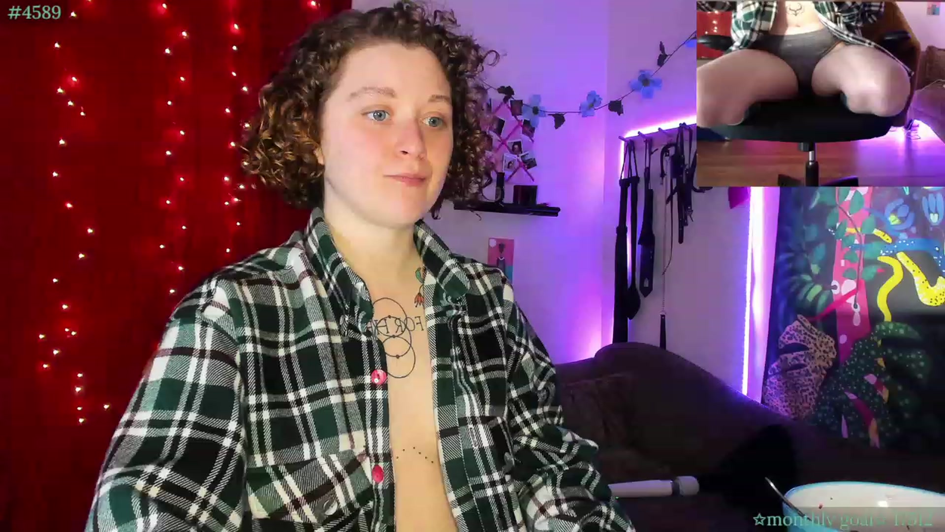 Gallery image thumbnail from PeachyQueen_'s myfreecams stream on, 11/21/2023, 20:40 image 10 of 20