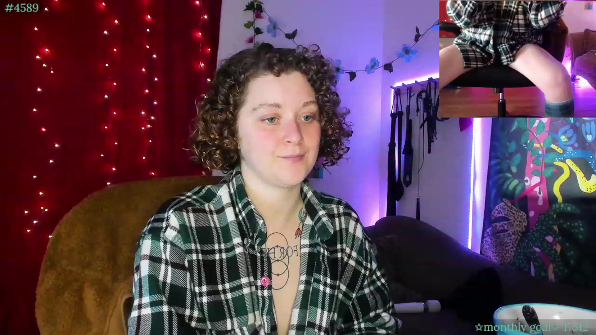 Gallery image thumbnail from PeachyQueen_'s myfreecams stream on, 11/21/2023, 20:40 image 7 of 20