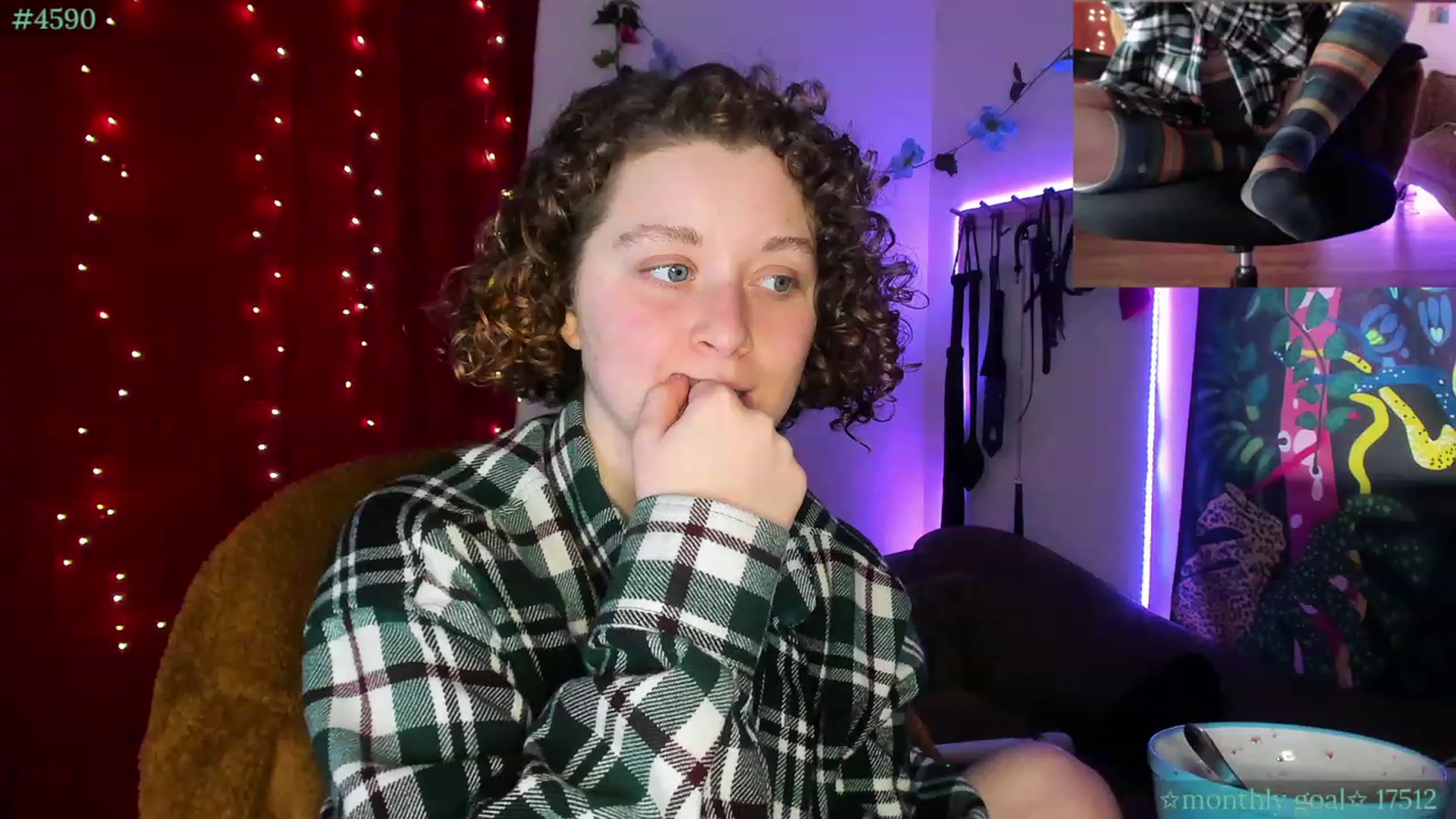 Gallery image thumbnail from PeachyQueen_'s myfreecams stream on, 11/21/2023, 20:40 image 16 of 20