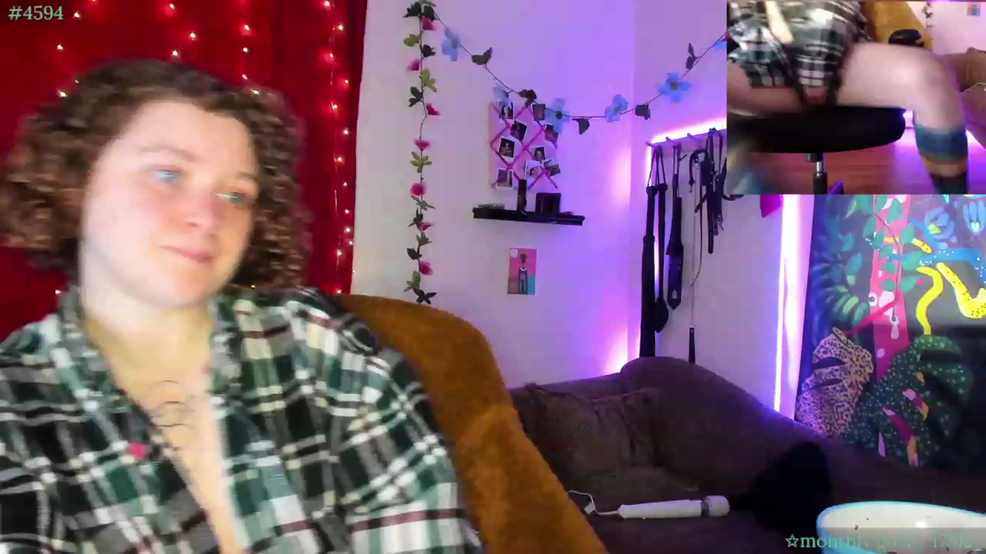 Gallery image thumbnail from PeachyQueen_'s myfreecams stream on, 11/21/2023, 20:40 image 6 of 20