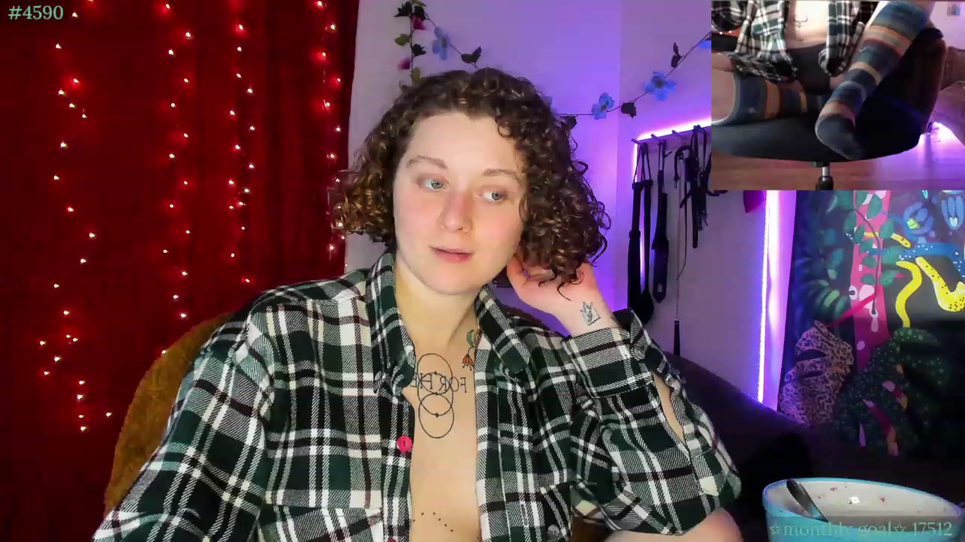 Gallery image thumbnail from PeachyQueen_'s myfreecams stream on, 11/21/2023, 20:40 image 15 of 20