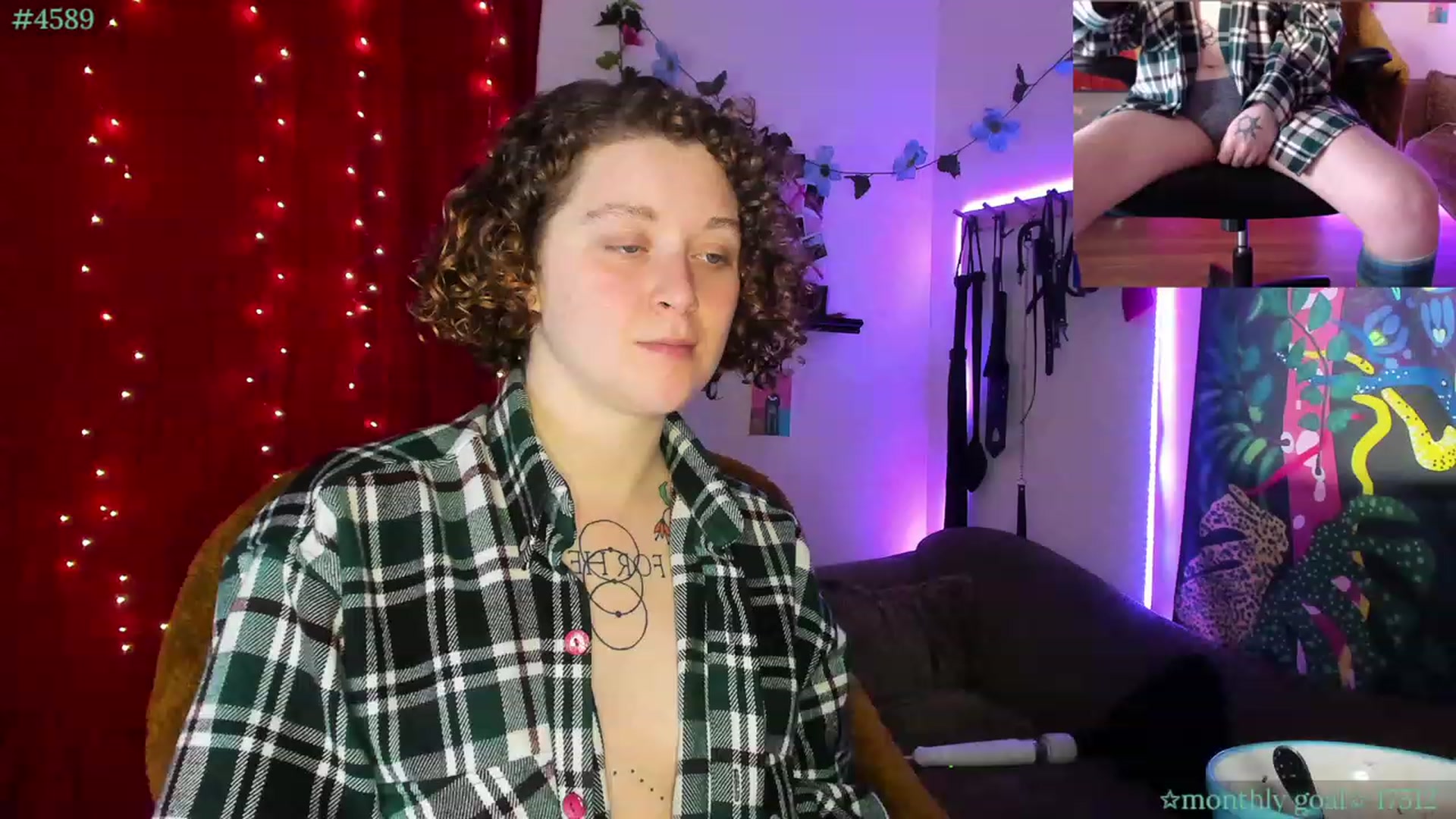 Gallery image thumbnail from PeachyQueen_'s myfreecams stream on, 11/21/2023, 20:40 image 9 of 20