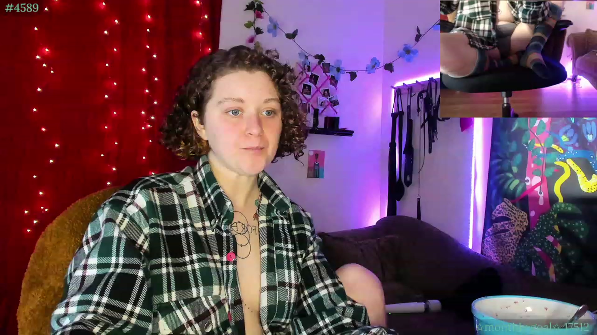 Gallery image thumbnail from PeachyQueen_'s myfreecams stream on, 11/21/2023, 20:40 image 13 of 20
