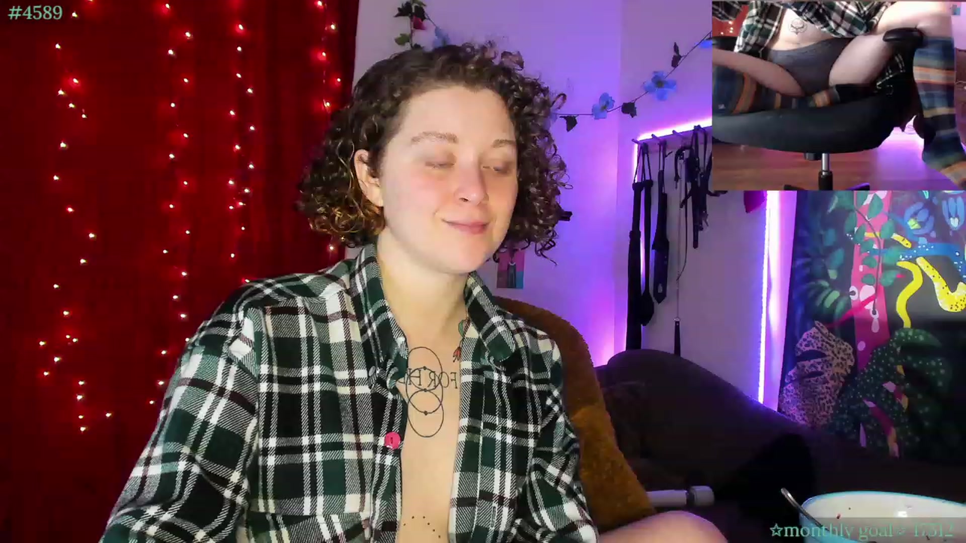 Gallery image thumbnail from PeachyQueen_'s myfreecams stream on, 11/21/2023, 20:40 image 12 of 20
