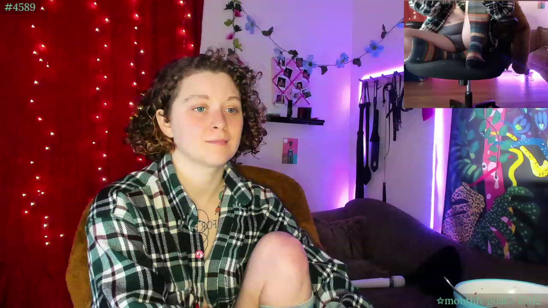 Gallery image thumbnail from PeachyQueen_'s myfreecams stream on, 11/21/2023, 20:40 image 11 of 20