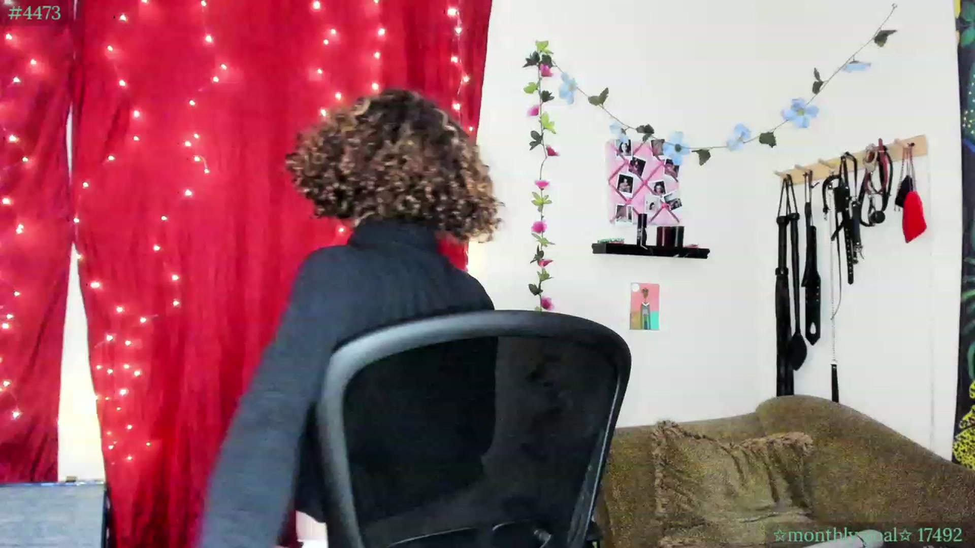 Gallery image thumbnail from PeachyQueen_'s myfreecams stream on, 11/22/2023, 20:09 image 8 of 20