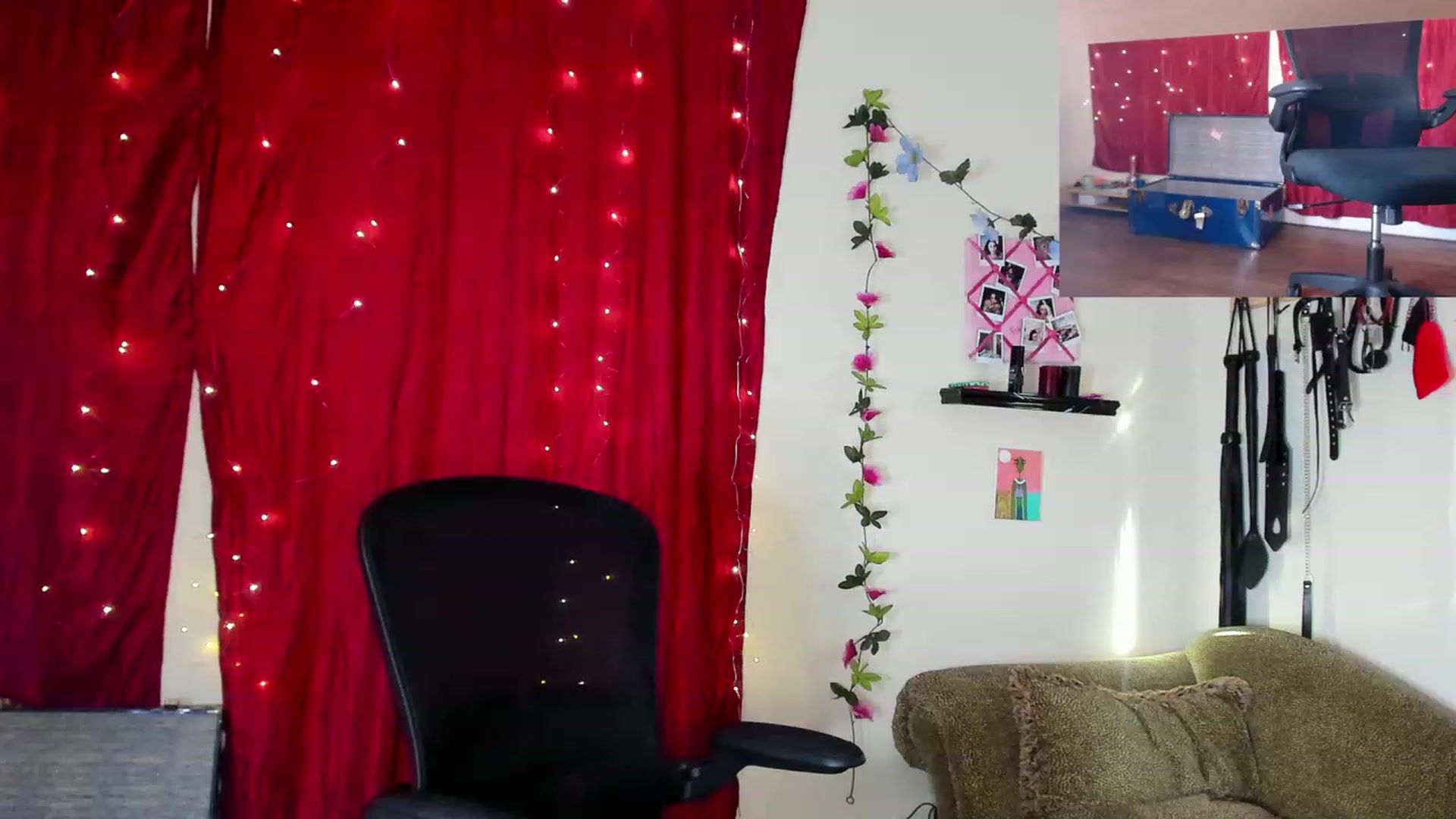 Gallery image thumbnail from PeachyQueen_'s myfreecams stream on, 11/24/2023, 20:27 image 2 of 20