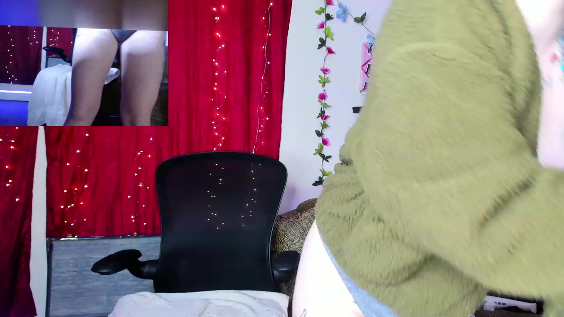 Gallery image thumbnail from PeachyQueen_'s myfreecams stream on, 01/01/2024, 10:49 image 6 of 20
