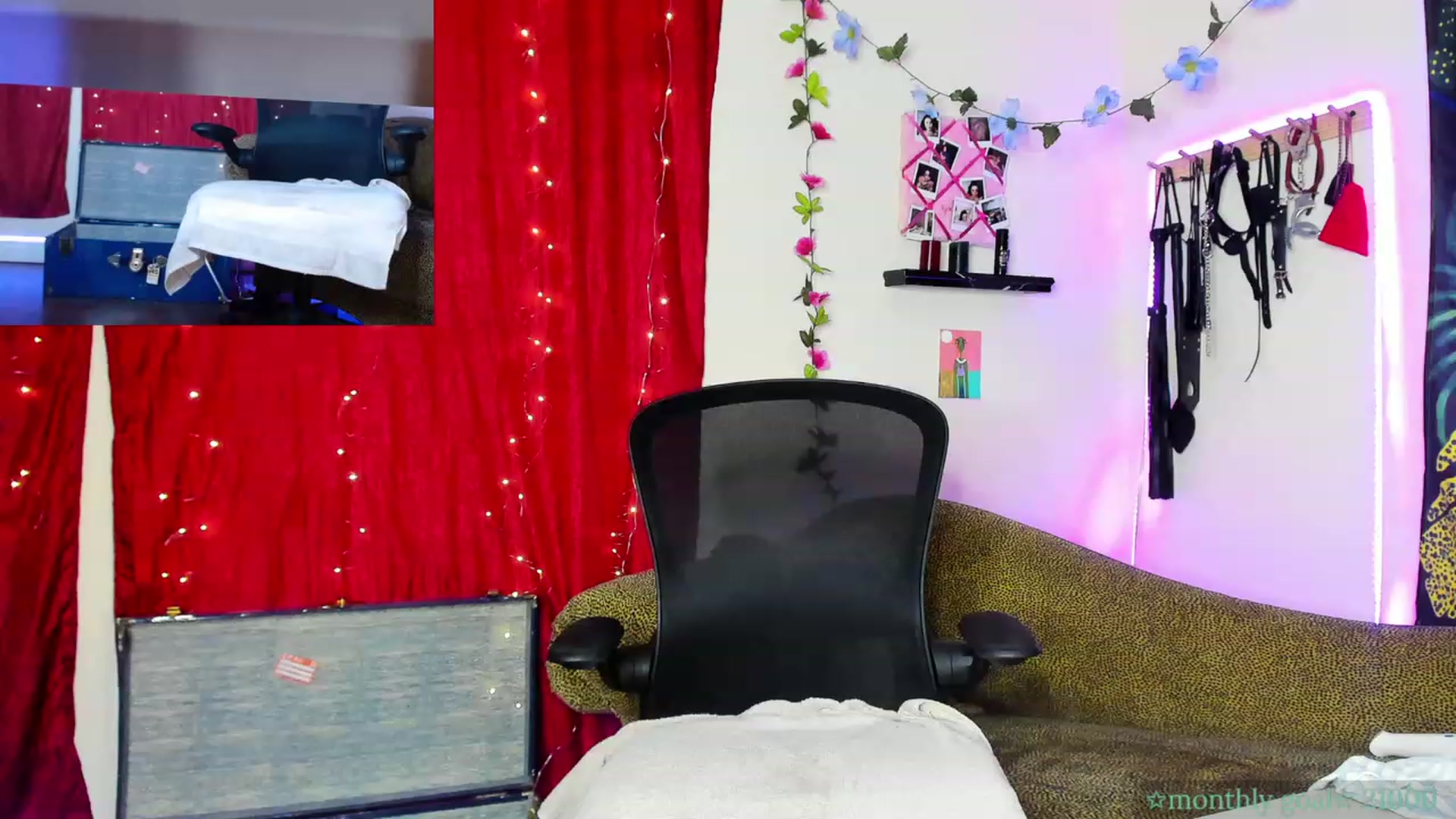 Gallery image thumbnail from PeachyQueen_'s myfreecams stream on, 01/04/2024, 07:10 image 19 of 20