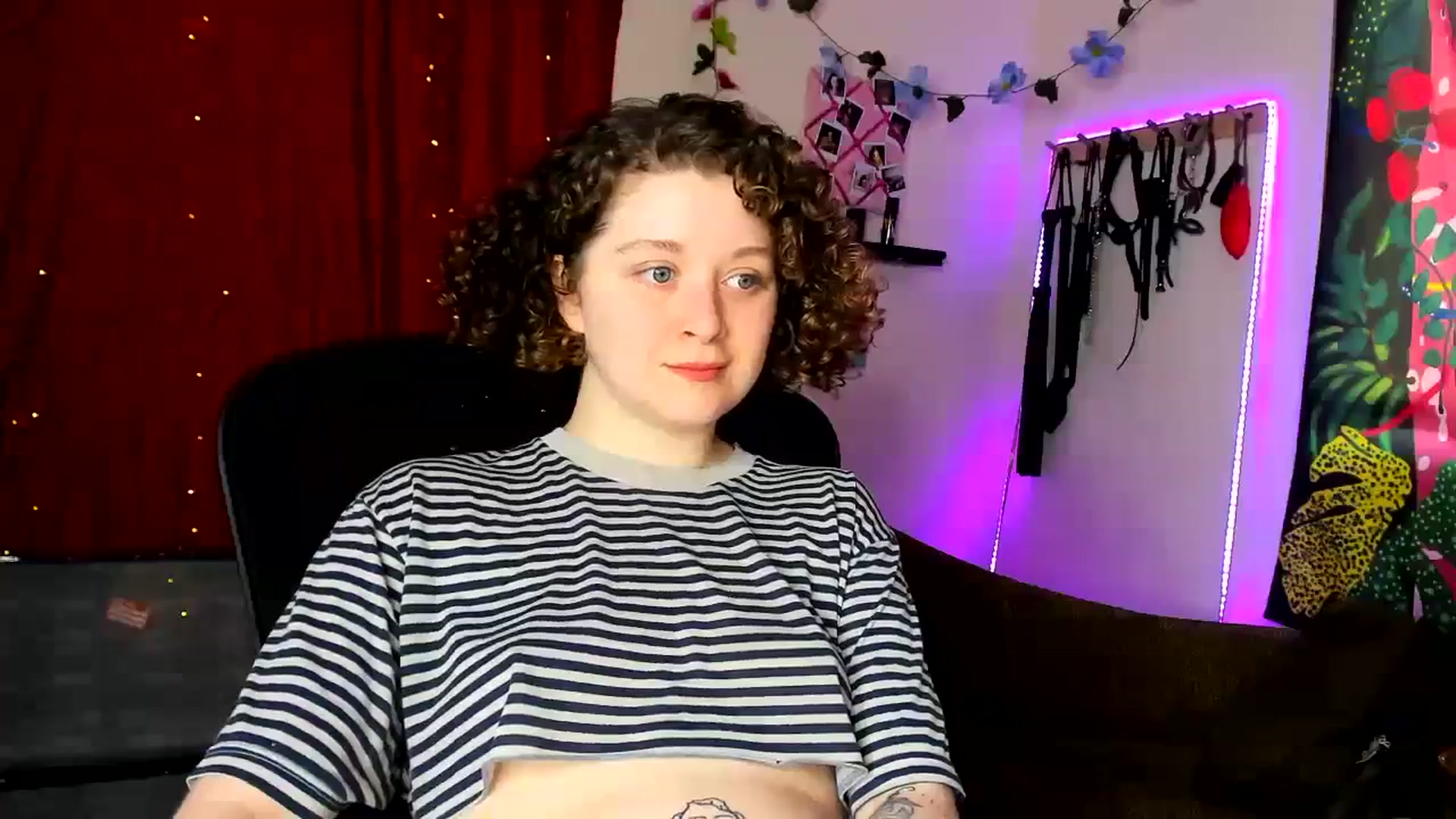 Gallery image thumbnail from PeachyQueen_'s myfreecams stream on, 01/23/2024, 19:57 image 6 of 20
