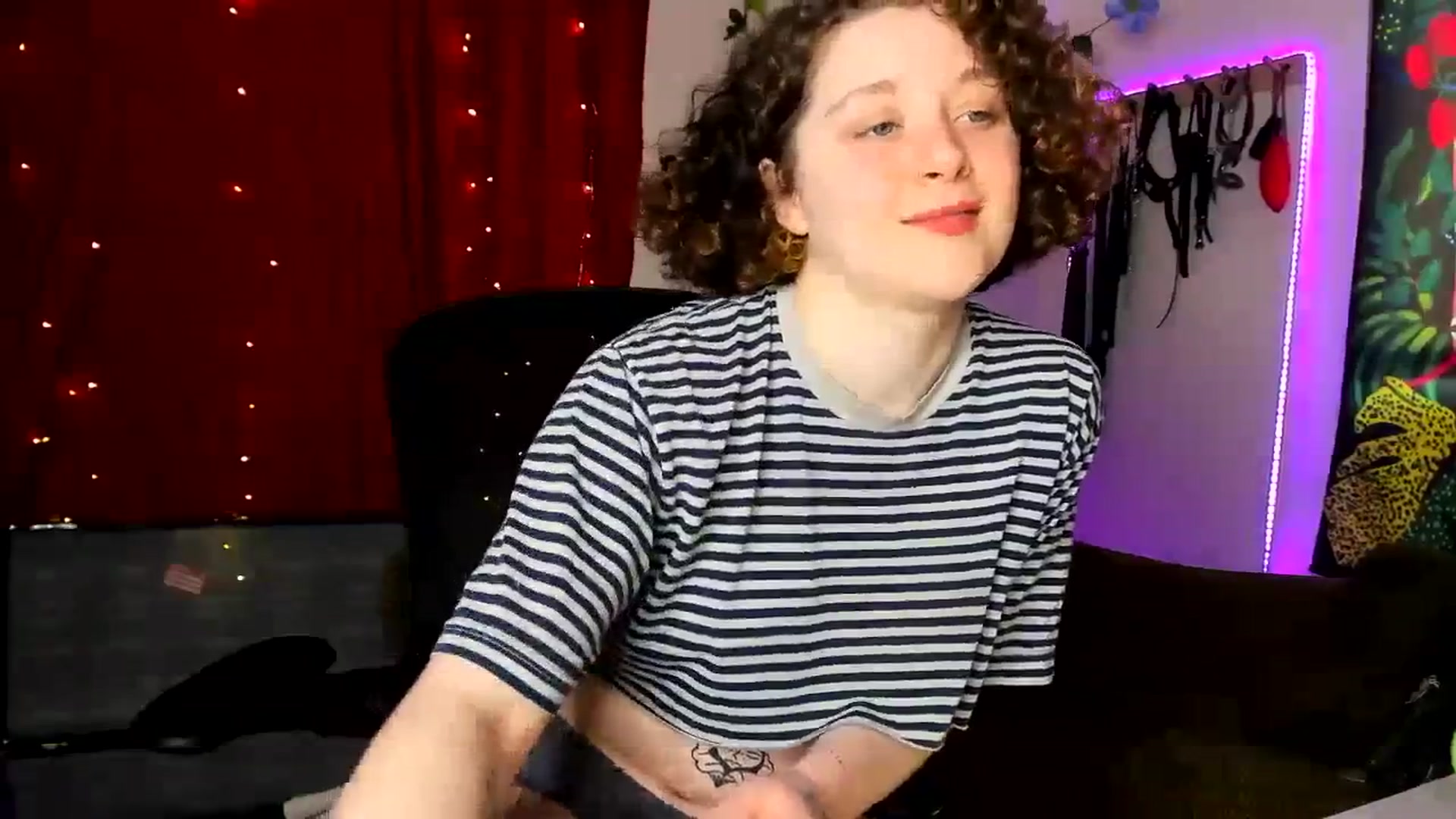 Gallery image thumbnail from PeachyQueen_'s myfreecams stream on, 01/23/2024, 19:57 image 13 of 20