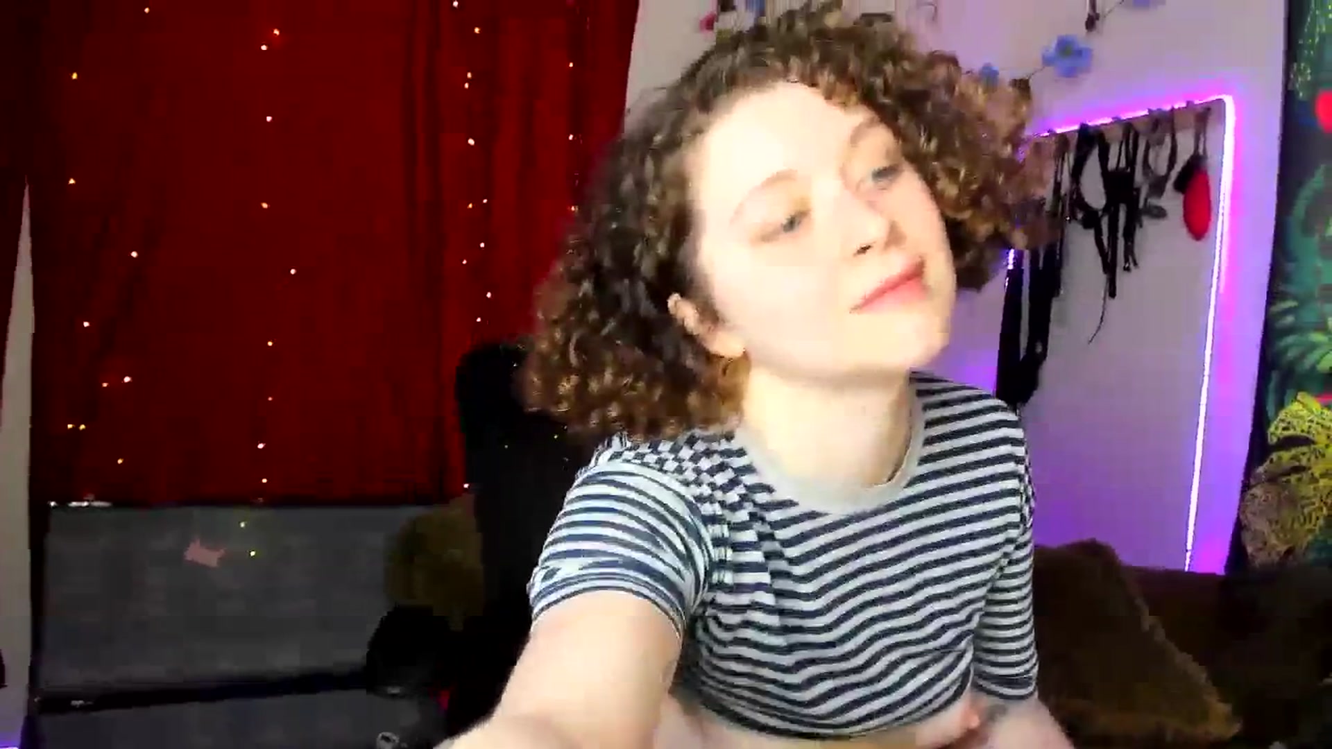 Gallery image thumbnail from PeachyQueen_'s myfreecams stream on, 01/23/2024, 21:10 image 10 of 20
