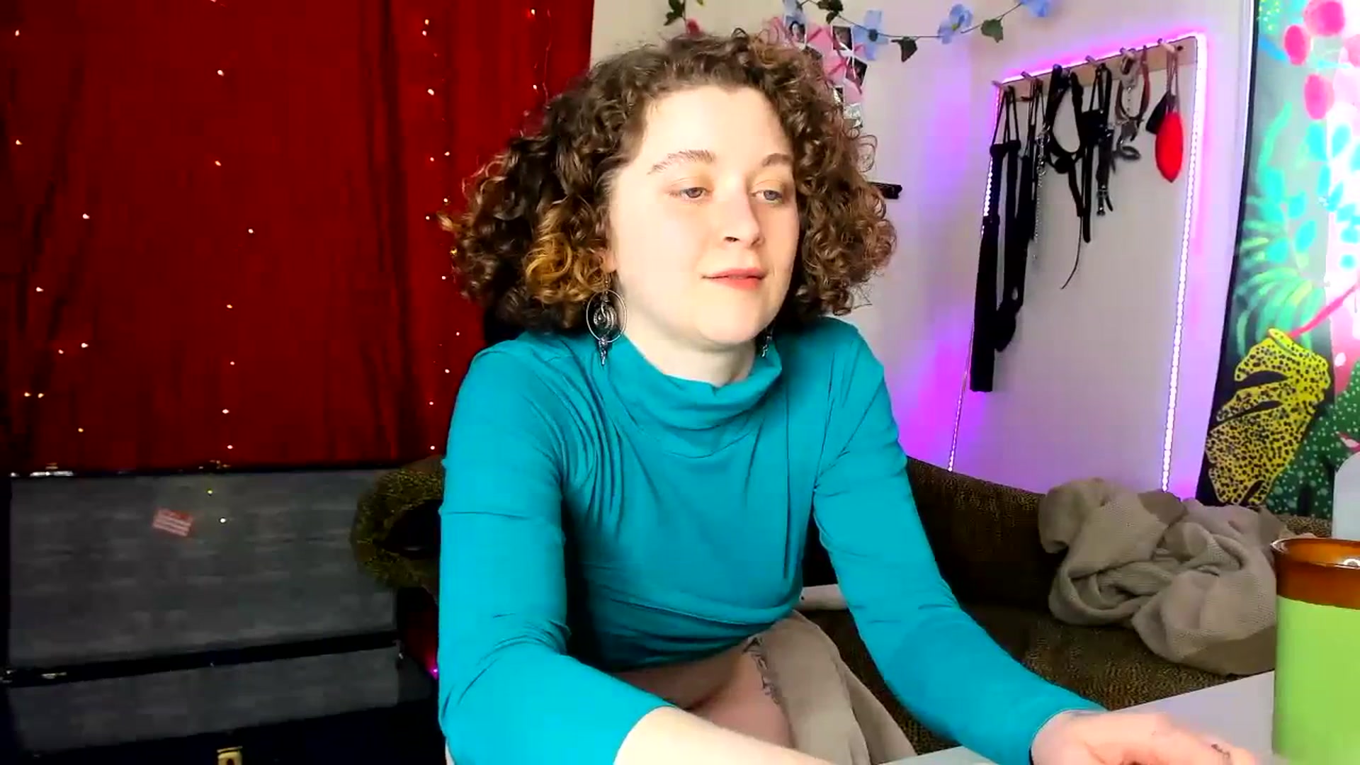 Gallery image thumbnail from PeachyQueen_'s myfreecams stream on, 01/25/2024, 20:57 image 3 of 20
