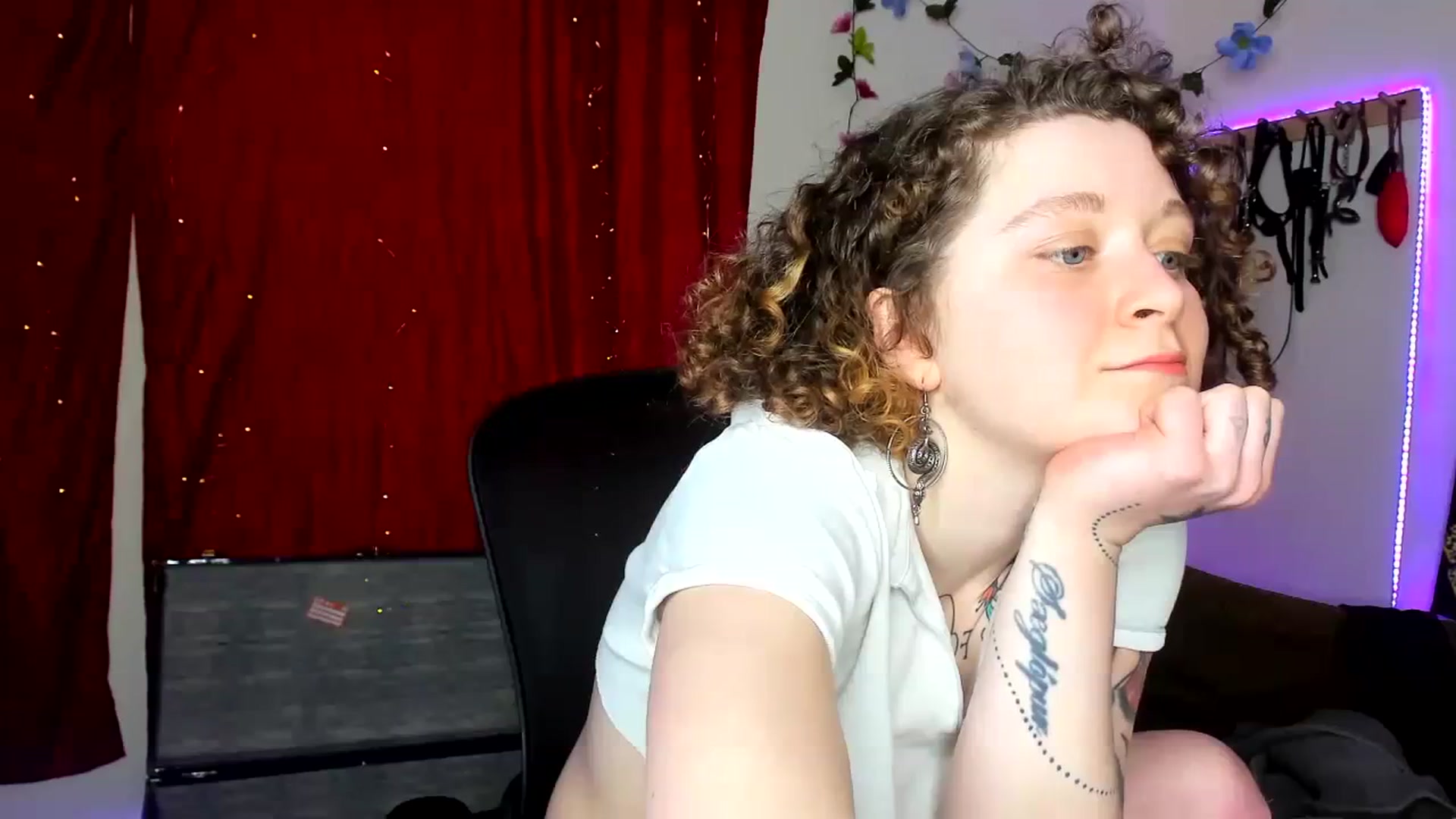 Gallery image thumbnail from PeachyQueen_'s myfreecams stream on, 01/29/2024, 21:26 image 5 of 20