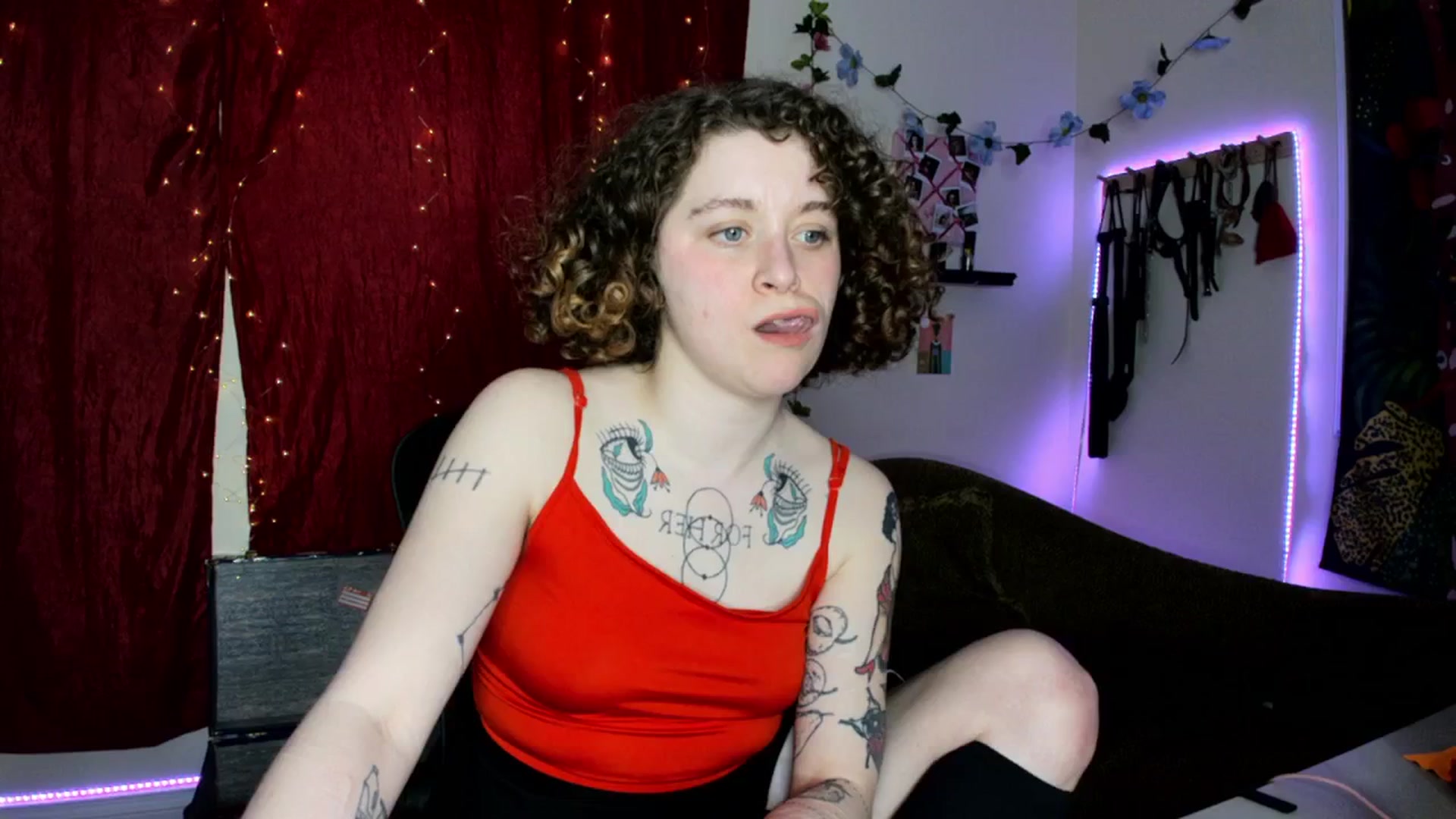 Gallery image thumbnail from PeachyQueen_'s myfreecams stream on, 03/04/2024, 22:16 image 16 of 20