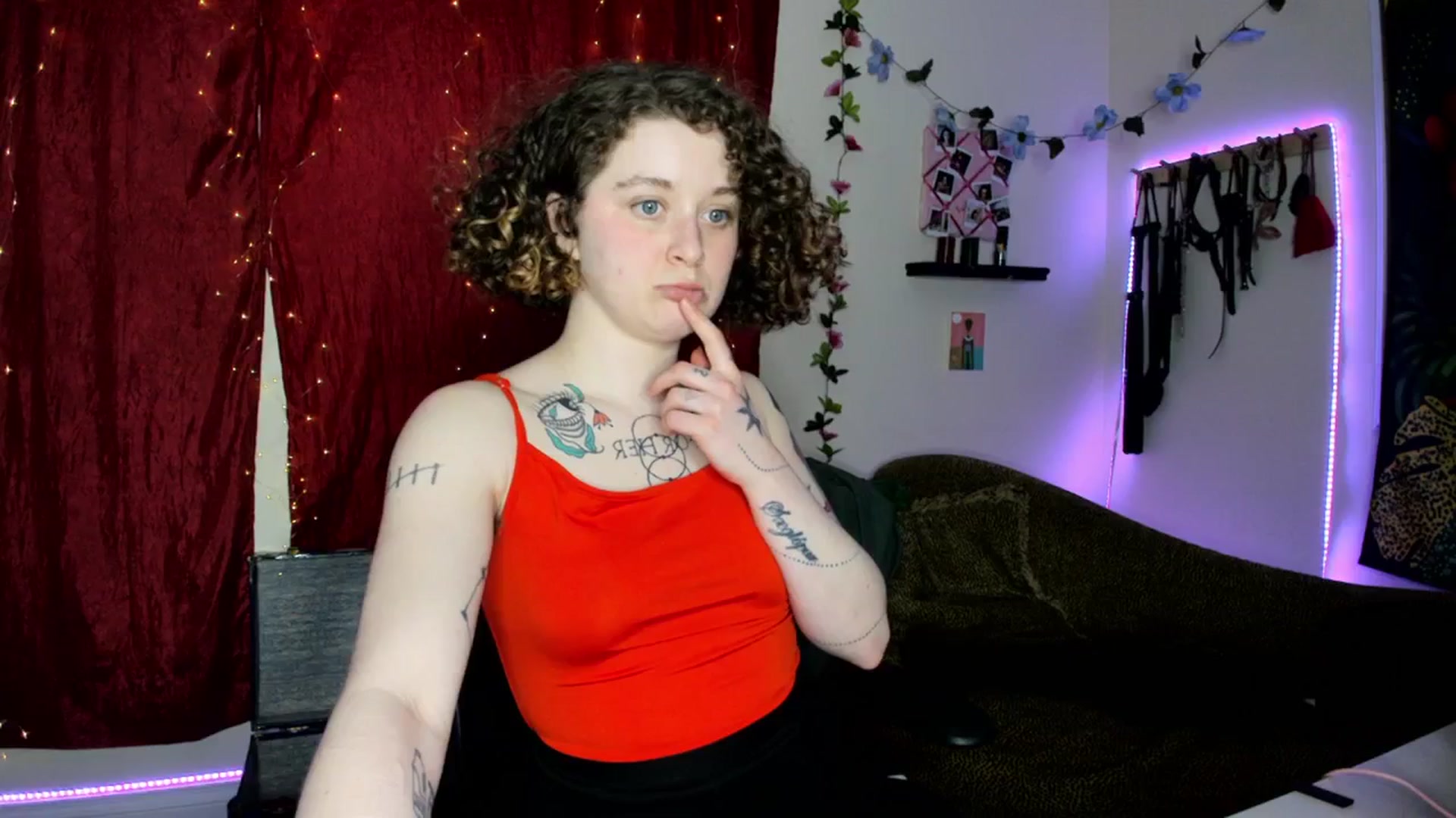 Gallery image thumbnail from PeachyQueen_'s myfreecams stream on, 03/04/2024, 22:16 image 3 of 20