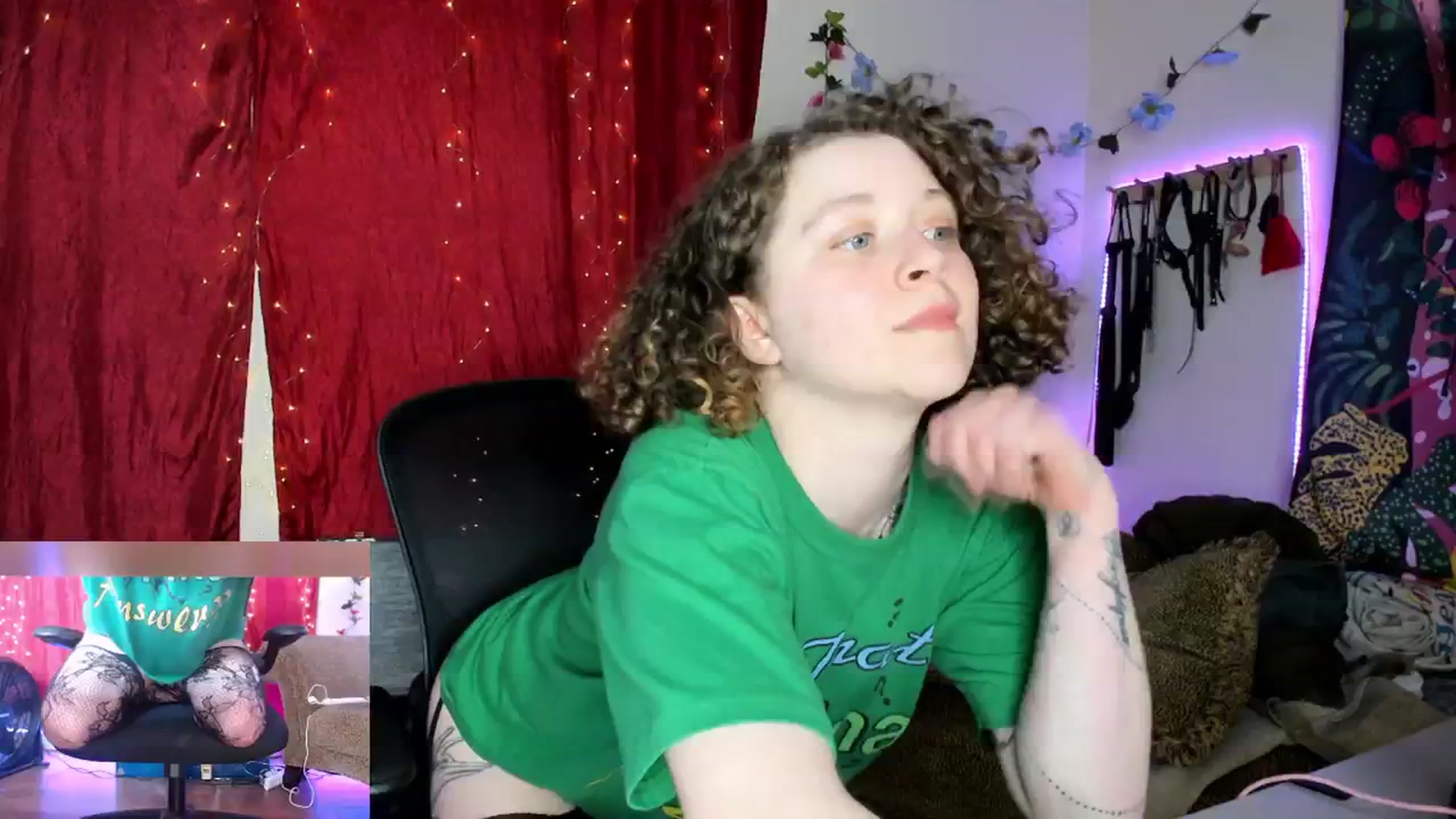 Gallery image thumbnail from PeachyQueen_'s myfreecams stream on, 03/15/2024, 21:16 image 4 of 20