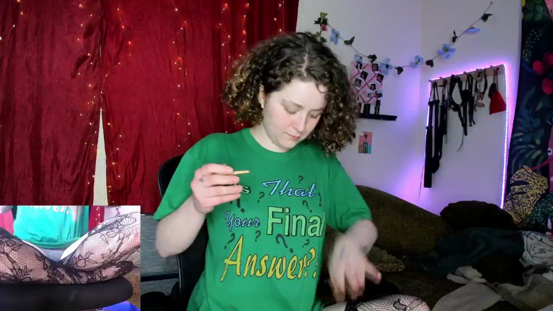 Gallery image thumbnail from PeachyQueen_'s myfreecams stream on, 03/15/2024, 21:16 image 17 of 20