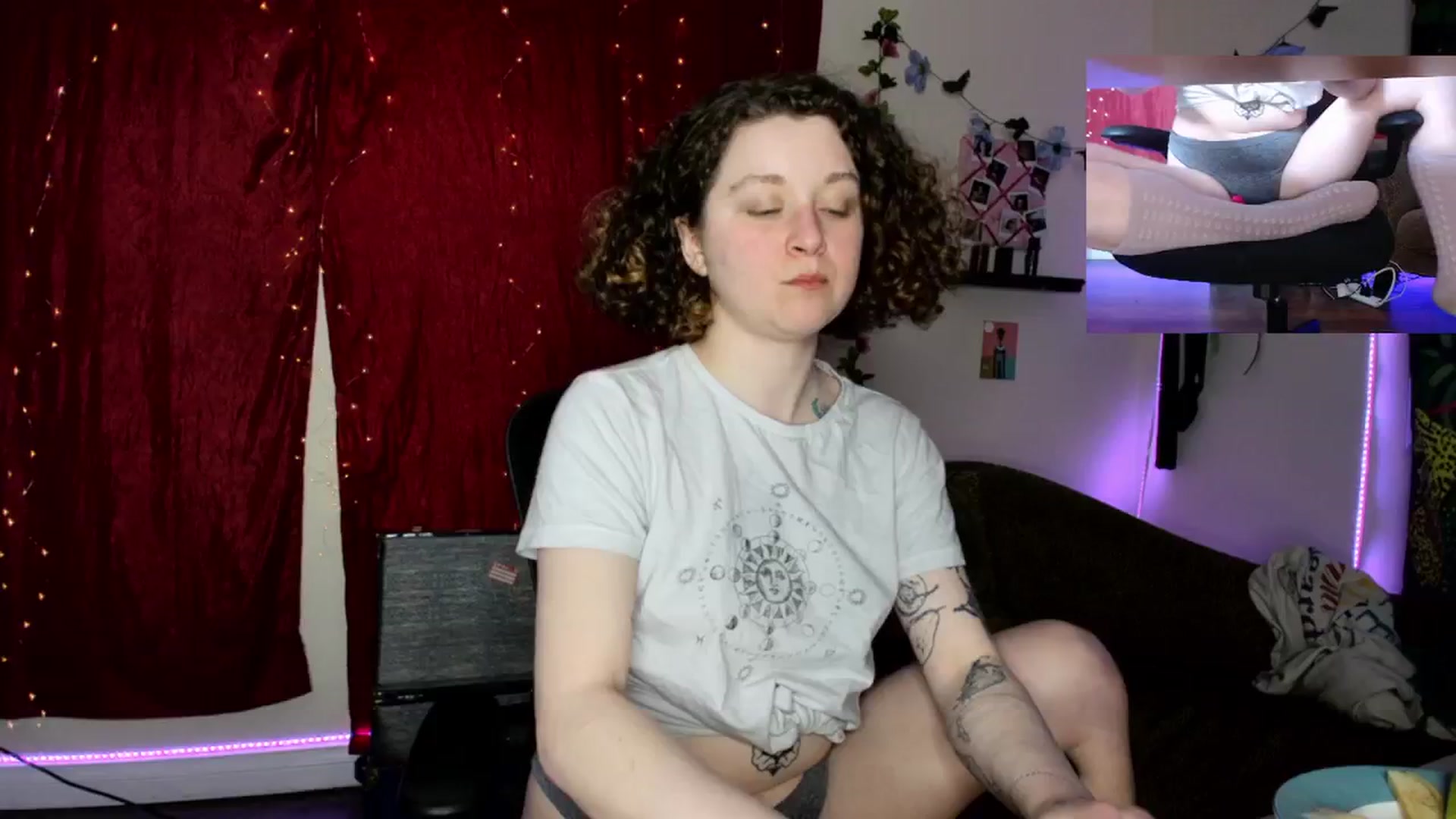 Gallery image thumbnail from PeachyQueen_'s myfreecams stream on, 03/18/2024, 18:33 image 6 of 20