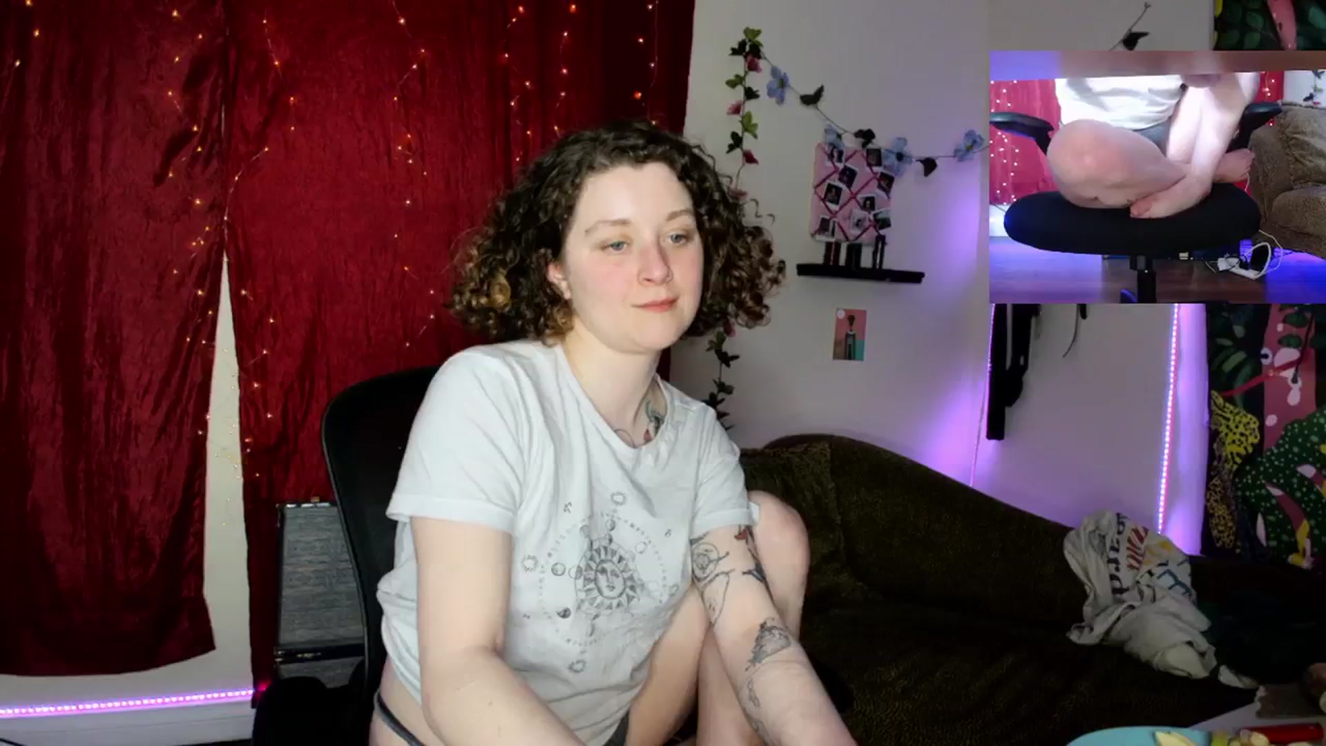 Gallery image thumbnail from PeachyQueen_'s myfreecams stream on, 03/18/2024, 18:33 image 2 of 20