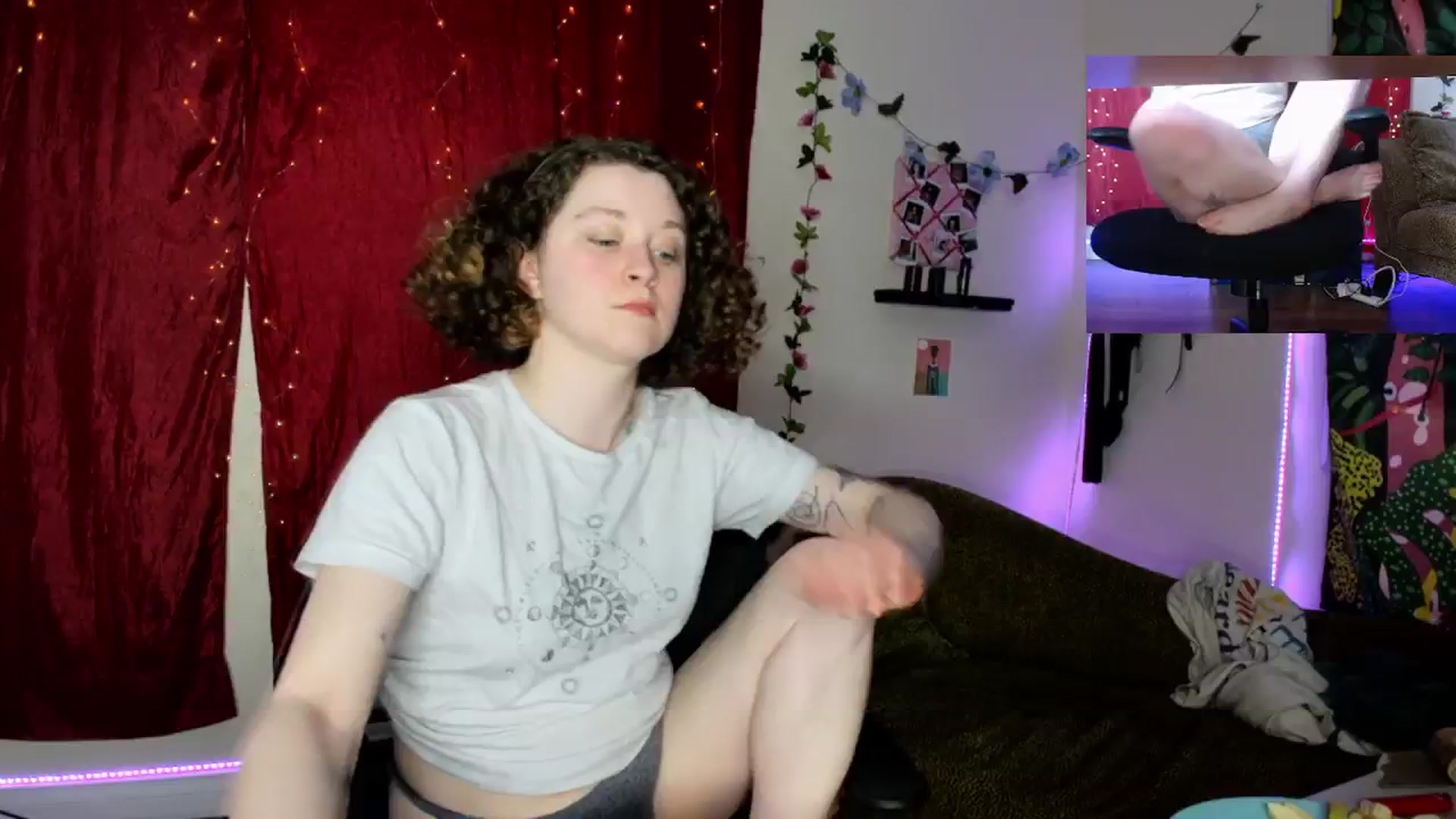 Gallery image thumbnail from PeachyQueen_'s myfreecams stream on, 03/18/2024, 18:33 image 1 of 20