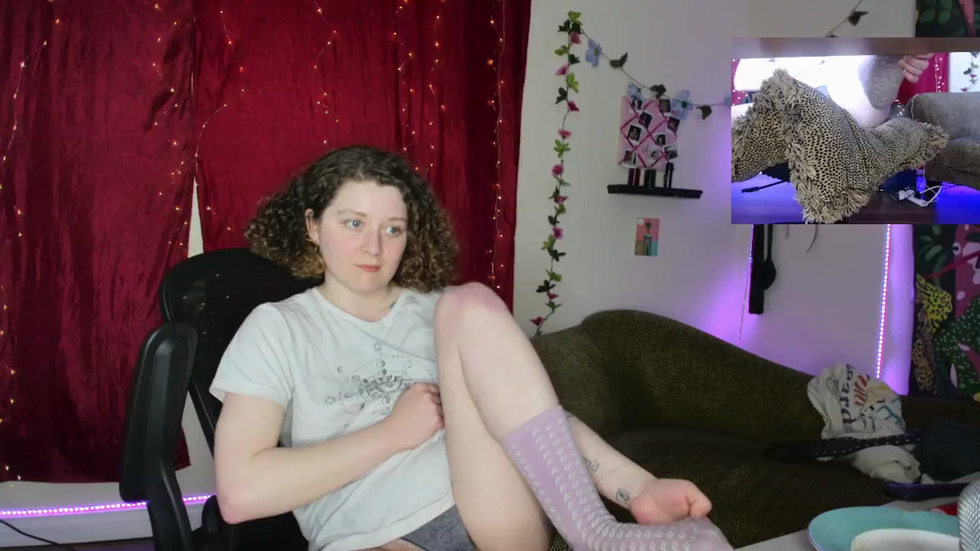 Gallery image thumbnail from PeachyQueen_'s myfreecams stream on, 03/18/2024, 19:51 image 7 of 20