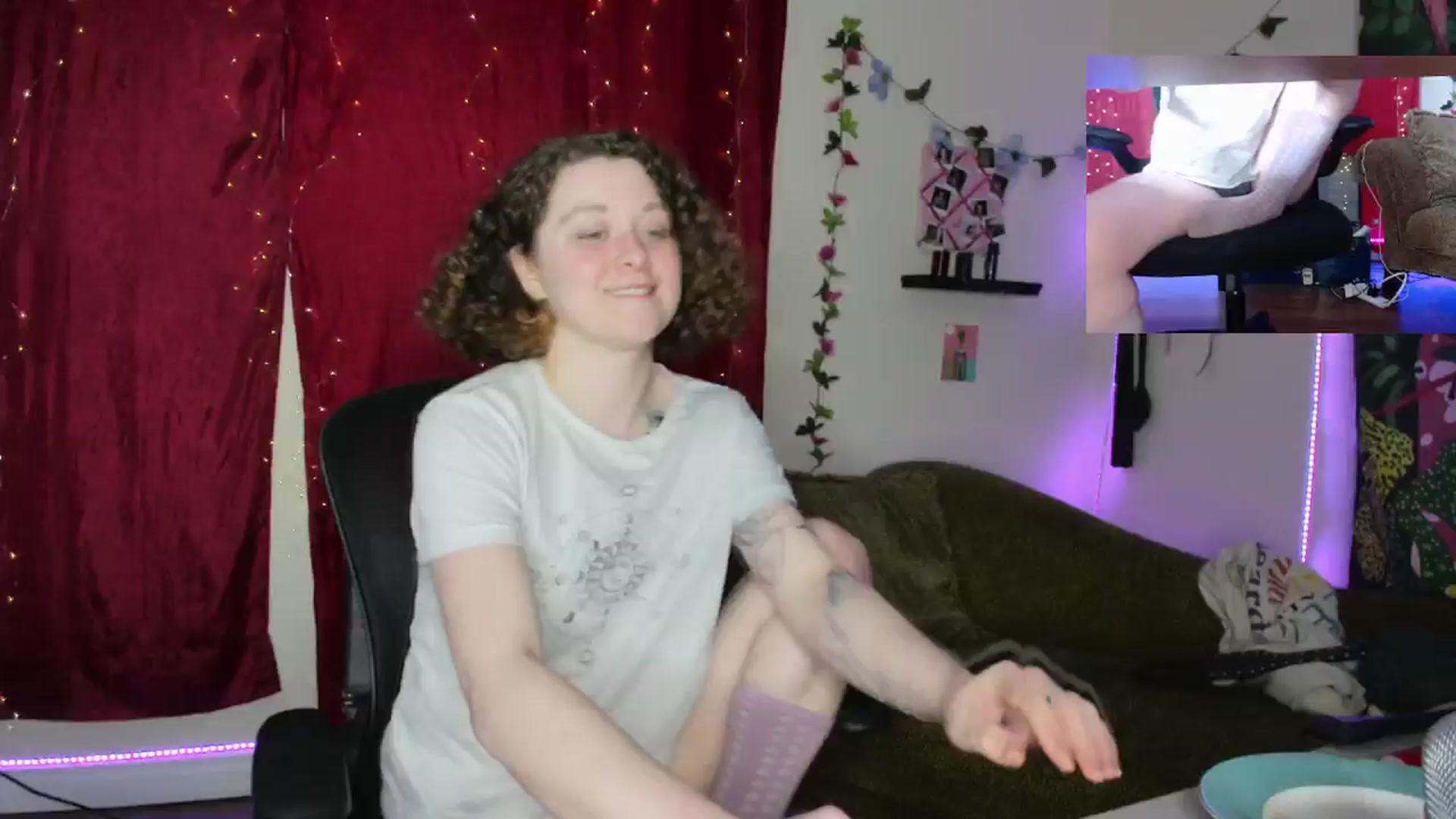 Gallery image thumbnail from PeachyQueen_'s myfreecams stream on, 03/18/2024, 19:51 image 1 of 20