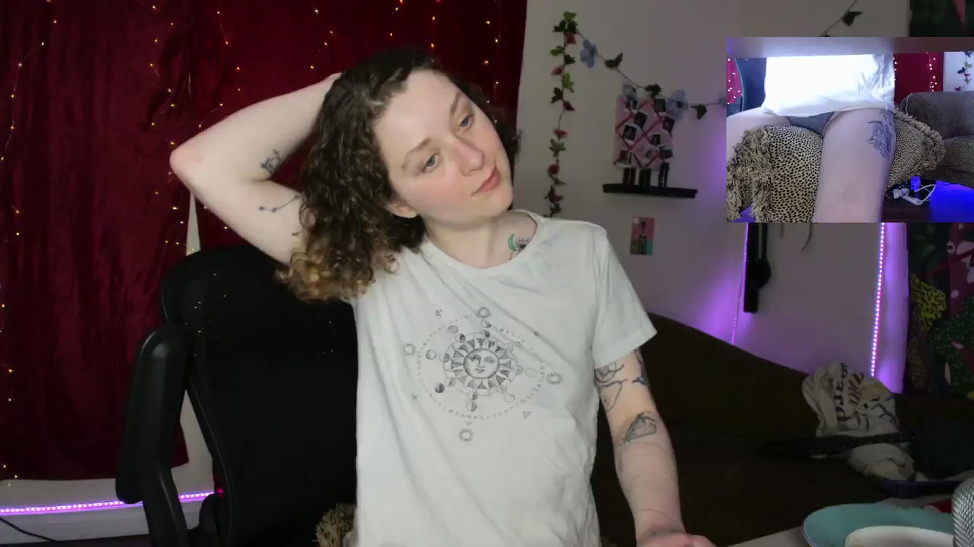 Gallery image thumbnail from PeachyQueen_'s myfreecams stream on, 03/18/2024, 19:51 image 8 of 20