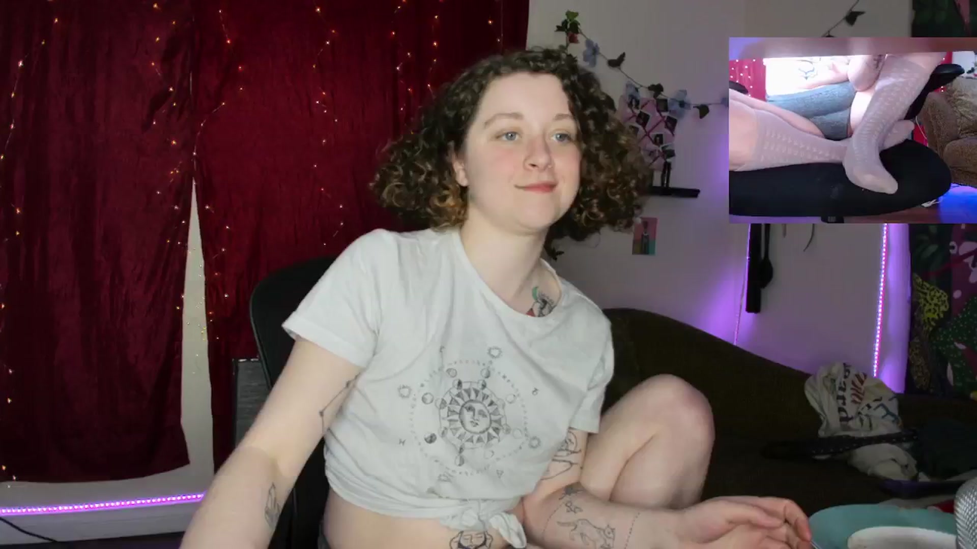 Gallery image thumbnail from PeachyQueen_'s myfreecams stream on, 03/18/2024, 19:51 image 3 of 20