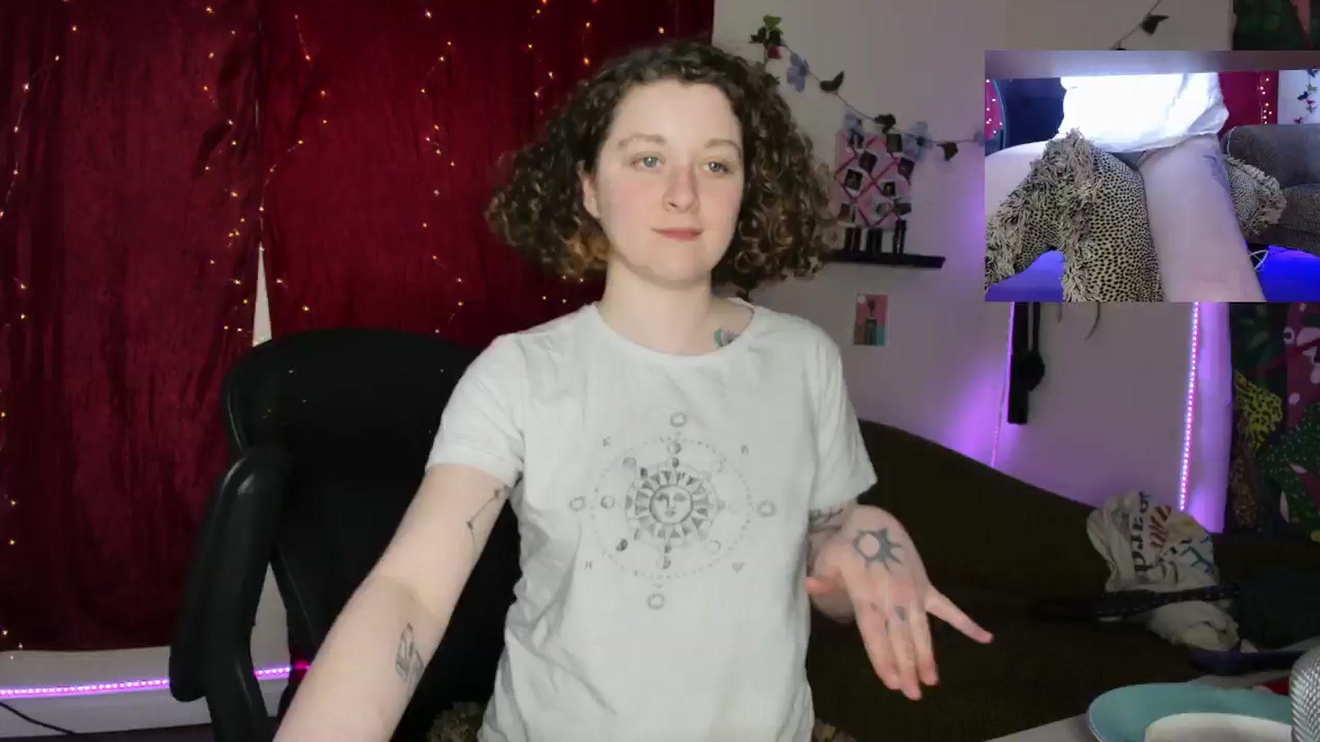 Gallery image thumbnail from PeachyQueen_'s myfreecams stream on, 03/18/2024, 19:51 image 6 of 20