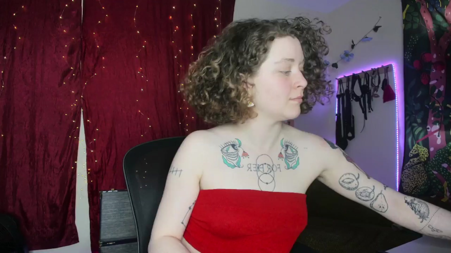 Gallery image thumbnail from PeachyQueen_'s myfreecams stream on, 03/22/2024, 19:34 image 11 of 20