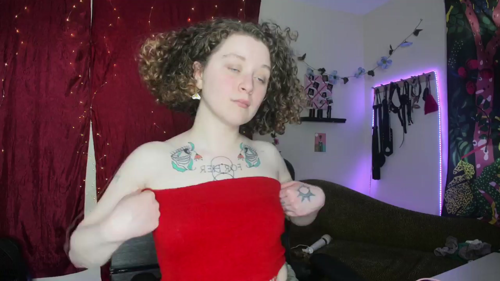 Gallery image thumbnail from PeachyQueen_'s myfreecams stream on, 03/22/2024, 19:34 image 2 of 20