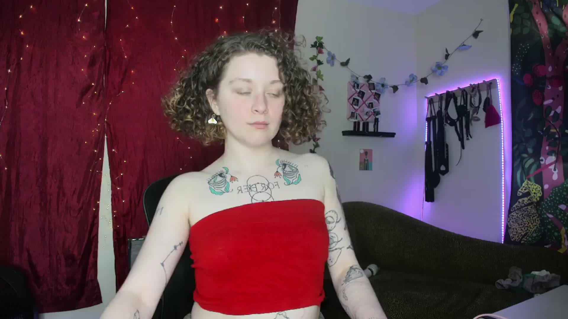 Gallery image thumbnail from PeachyQueen_'s myfreecams stream on, 03/22/2024, 19:34 image 1 of 20