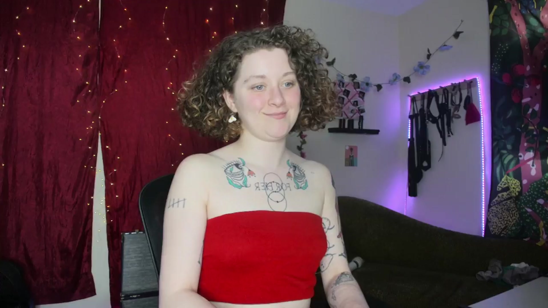 Gallery image thumbnail from PeachyQueen_'s myfreecams stream on, 03/22/2024, 19:34 image 10 of 20