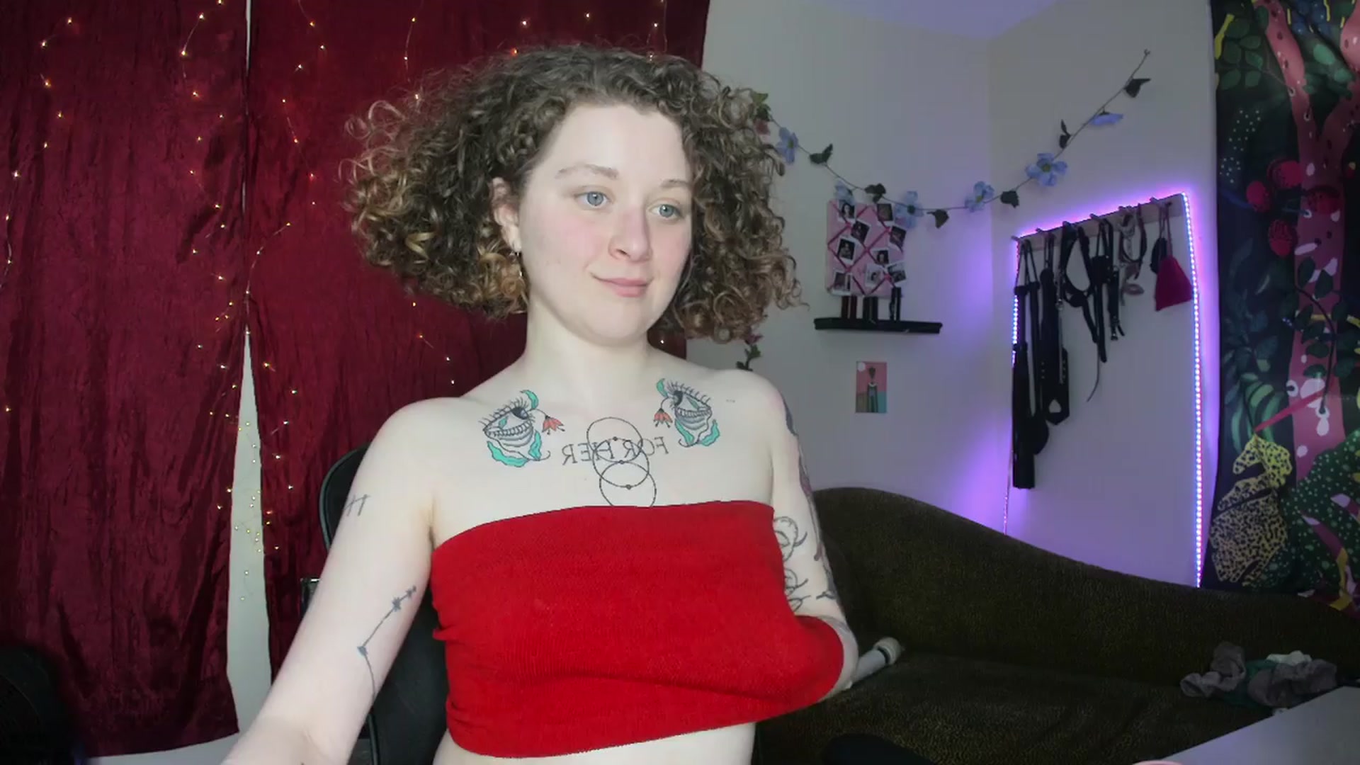 Gallery image thumbnail from PeachyQueen_'s myfreecams stream on, 03/22/2024, 19:34 image 6 of 20