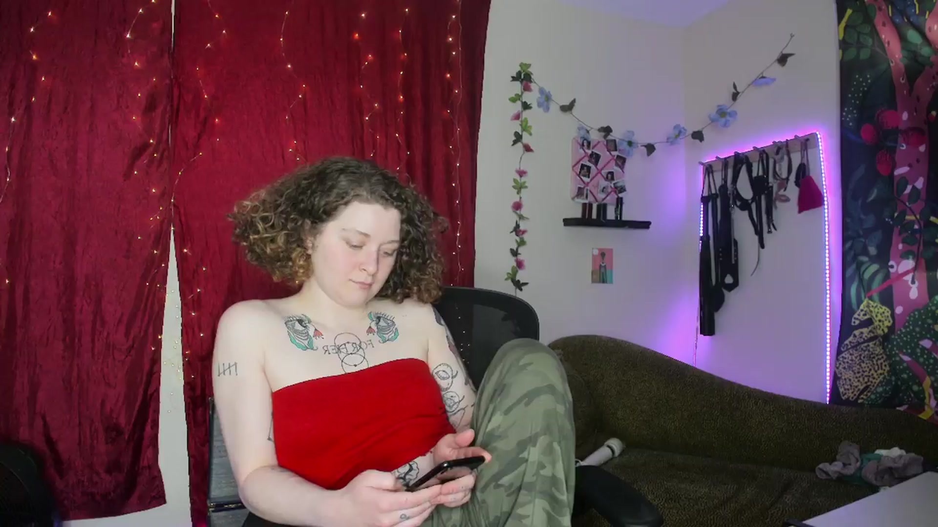 Gallery image thumbnail from PeachyQueen_'s myfreecams stream on, 03/22/2024, 19:34 image 17 of 20
