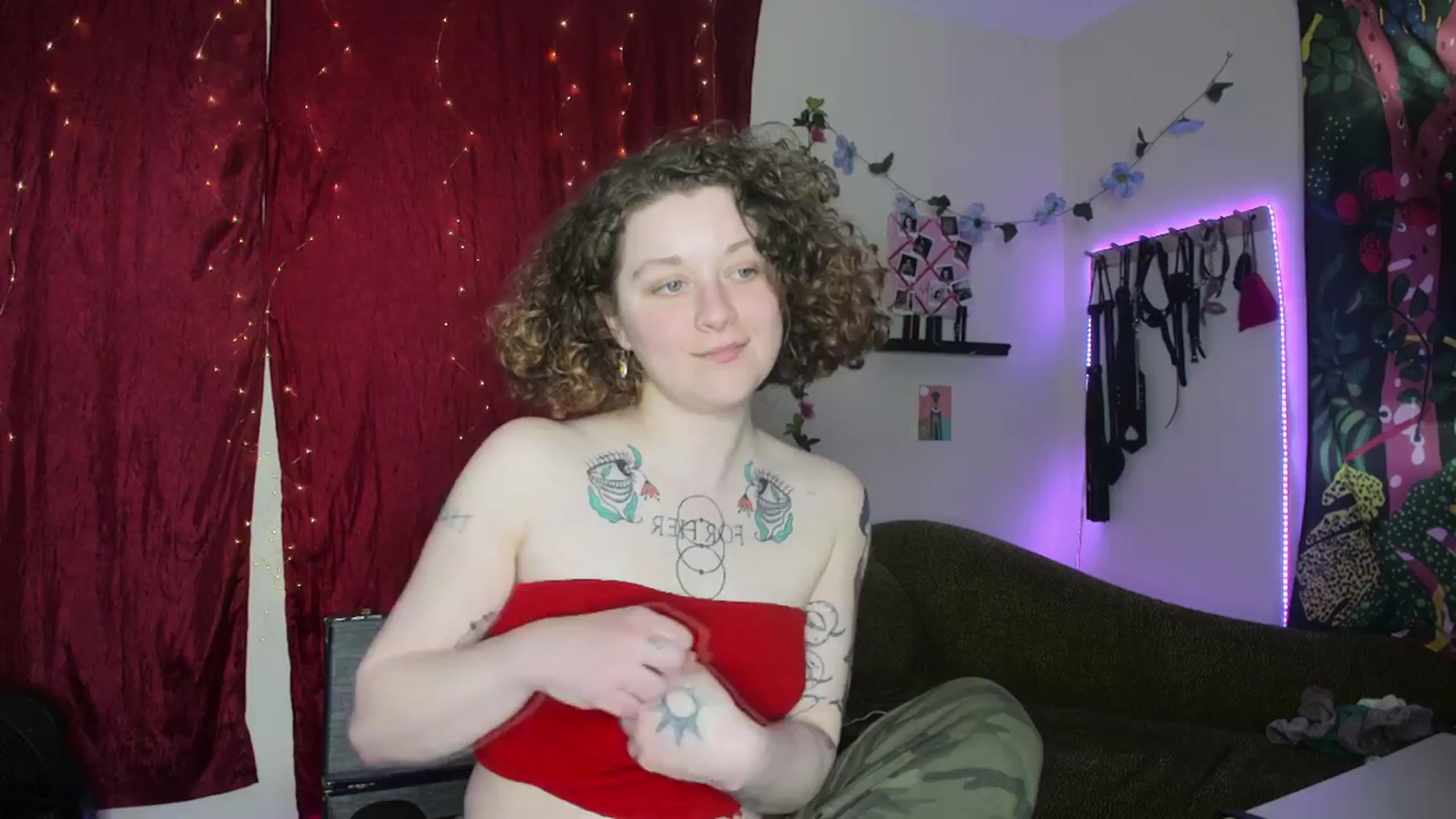 Gallery image thumbnail from PeachyQueen_'s myfreecams stream on, 03/22/2024, 19:34 image 19 of 20