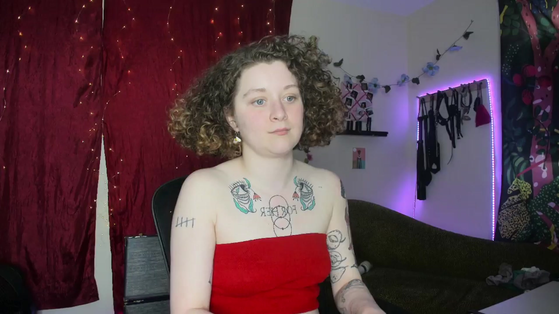 Gallery image thumbnail from PeachyQueen_'s myfreecams stream on, 03/22/2024, 19:34 image 13 of 20