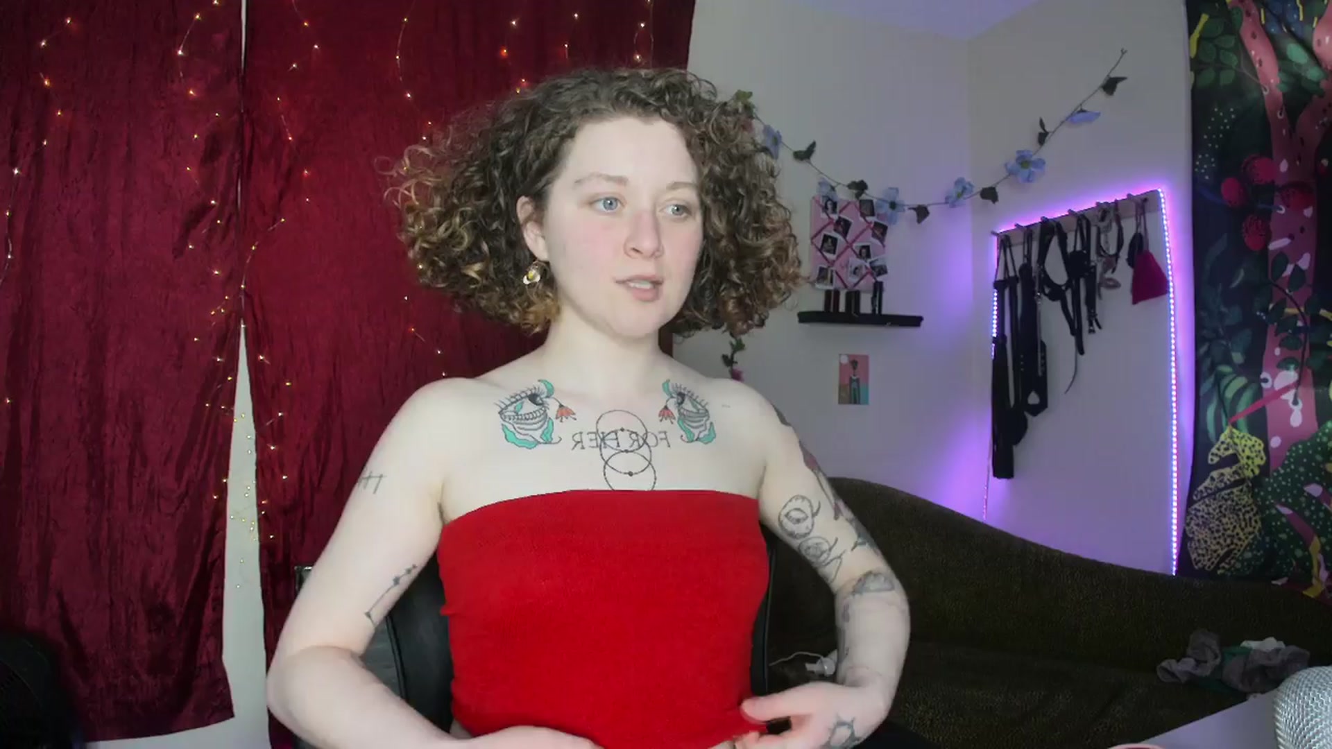 Gallery image thumbnail from PeachyQueen_'s myfreecams stream on, 03/22/2024, 19:34 image 7 of 20