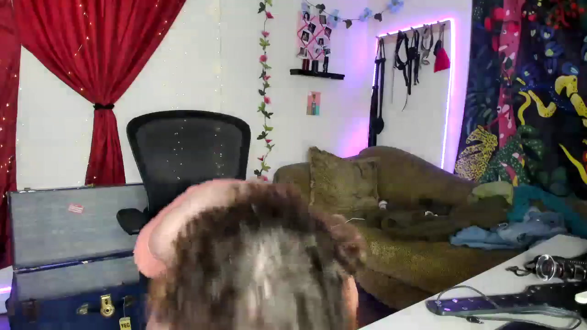 Gallery image thumbnail from PeachyQueen_'s myfreecams stream on, 04/11/2024, 03:24 image 14 of 20