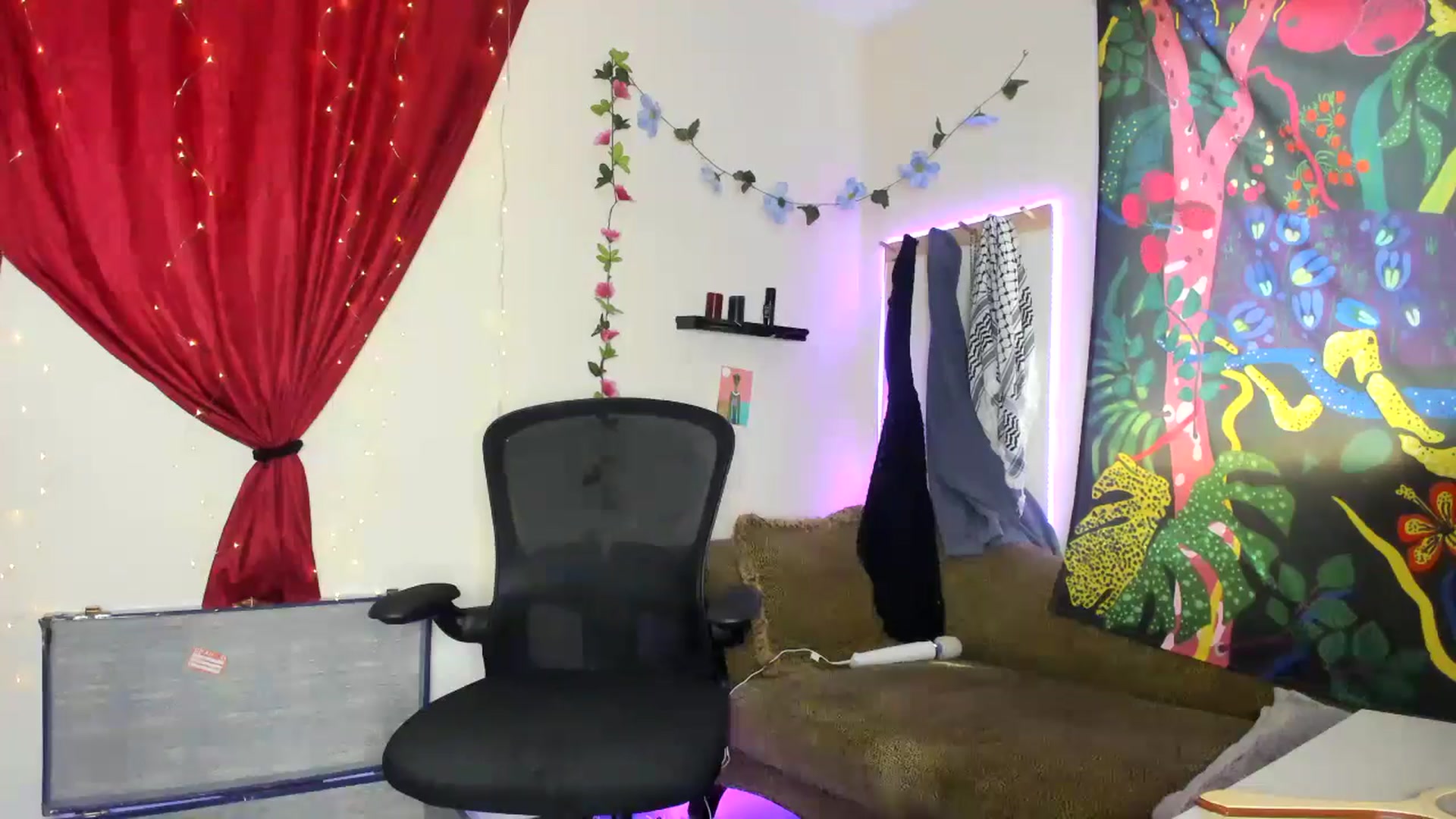 Gallery image thumbnail from PeachyQueen_'s myfreecams stream on, 06/05/2024, 18:53 image 2 of 20
