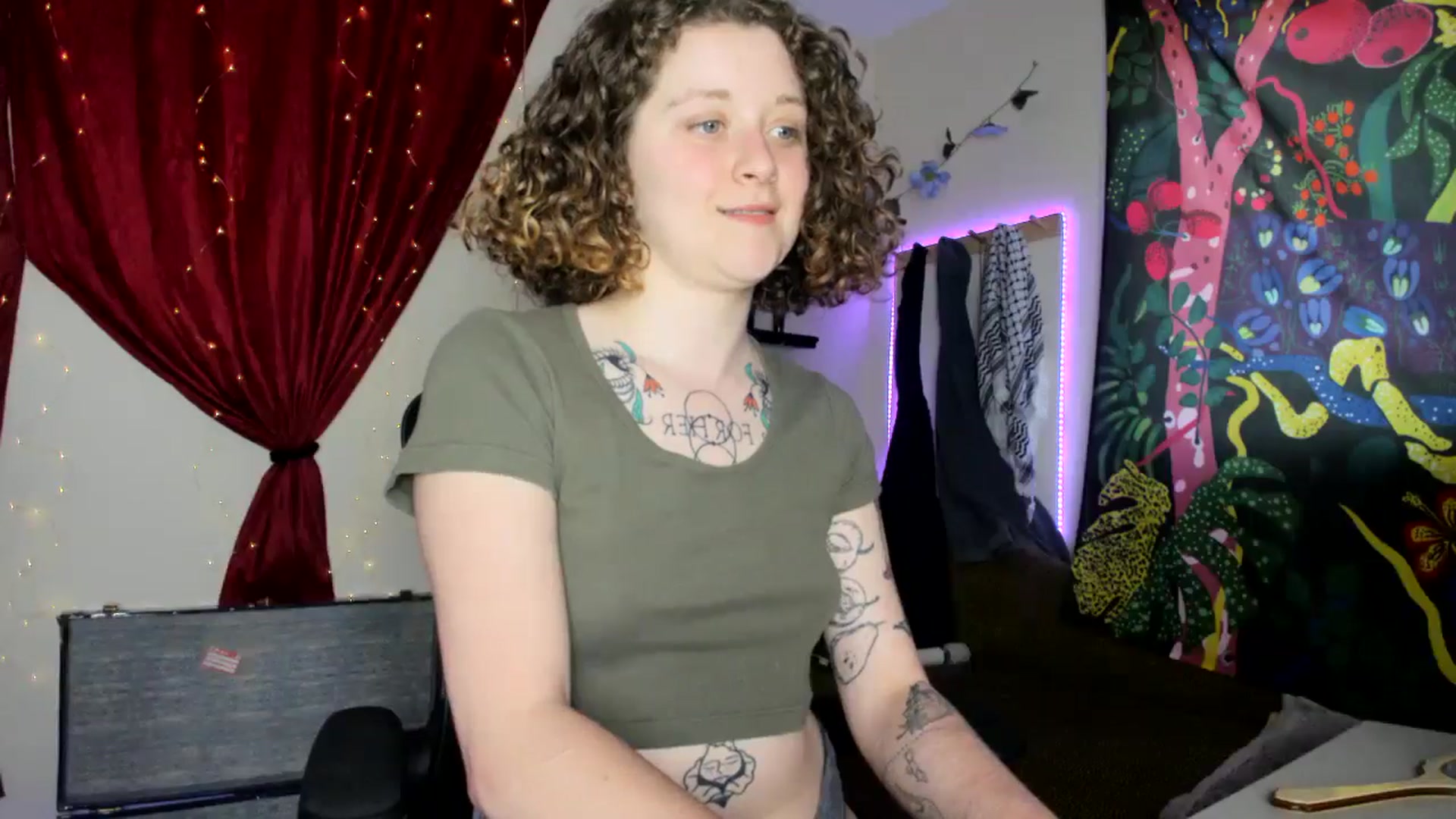 Gallery image thumbnail from PeachyQueen_'s myfreecams stream on, 06/05/2024, 18:53 image 9 of 20