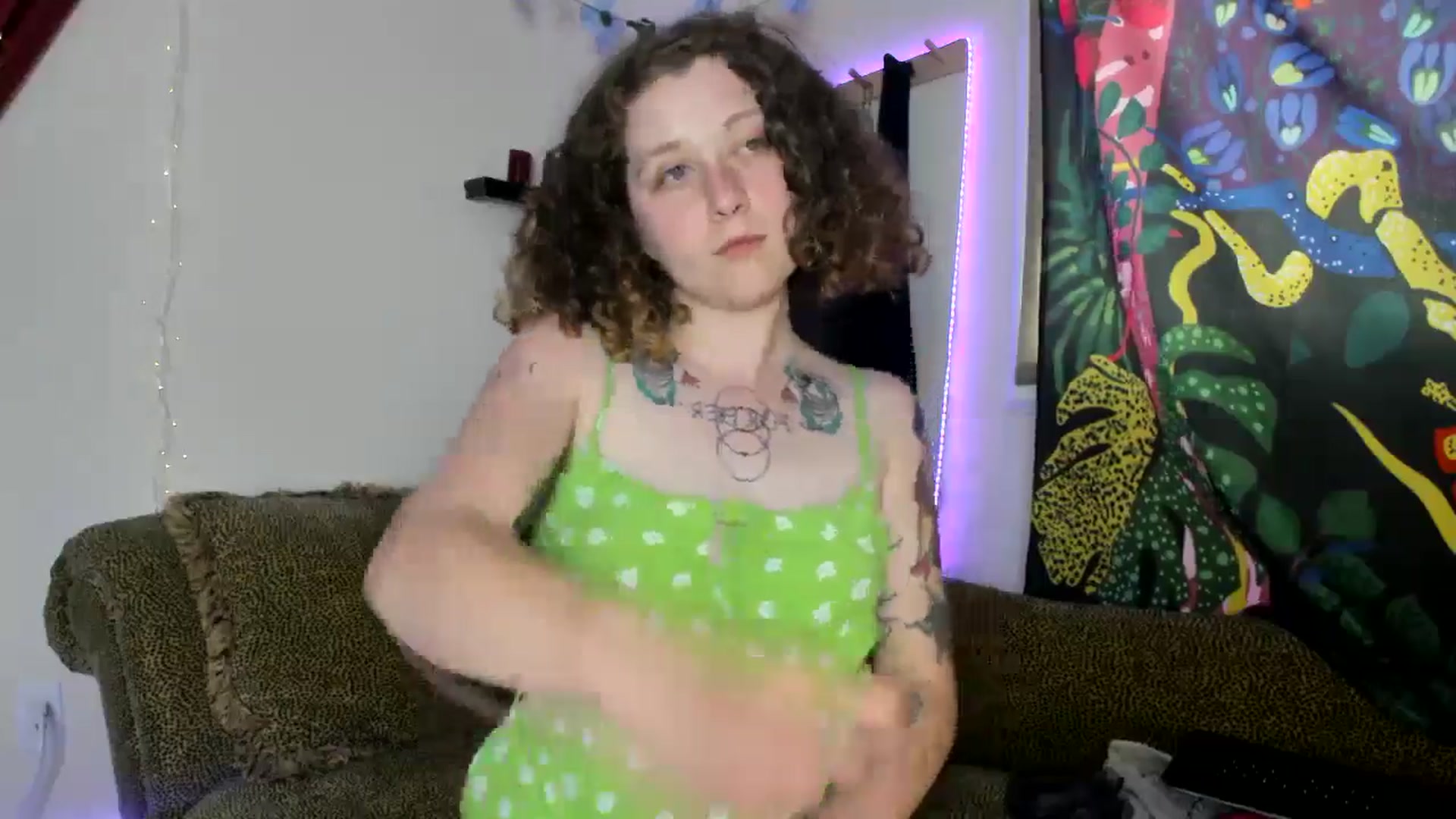 Gallery image thumbnail from PeachyQueen_'s myfreecams stream on, 06/24/2024, 21:43 image 5 of 20